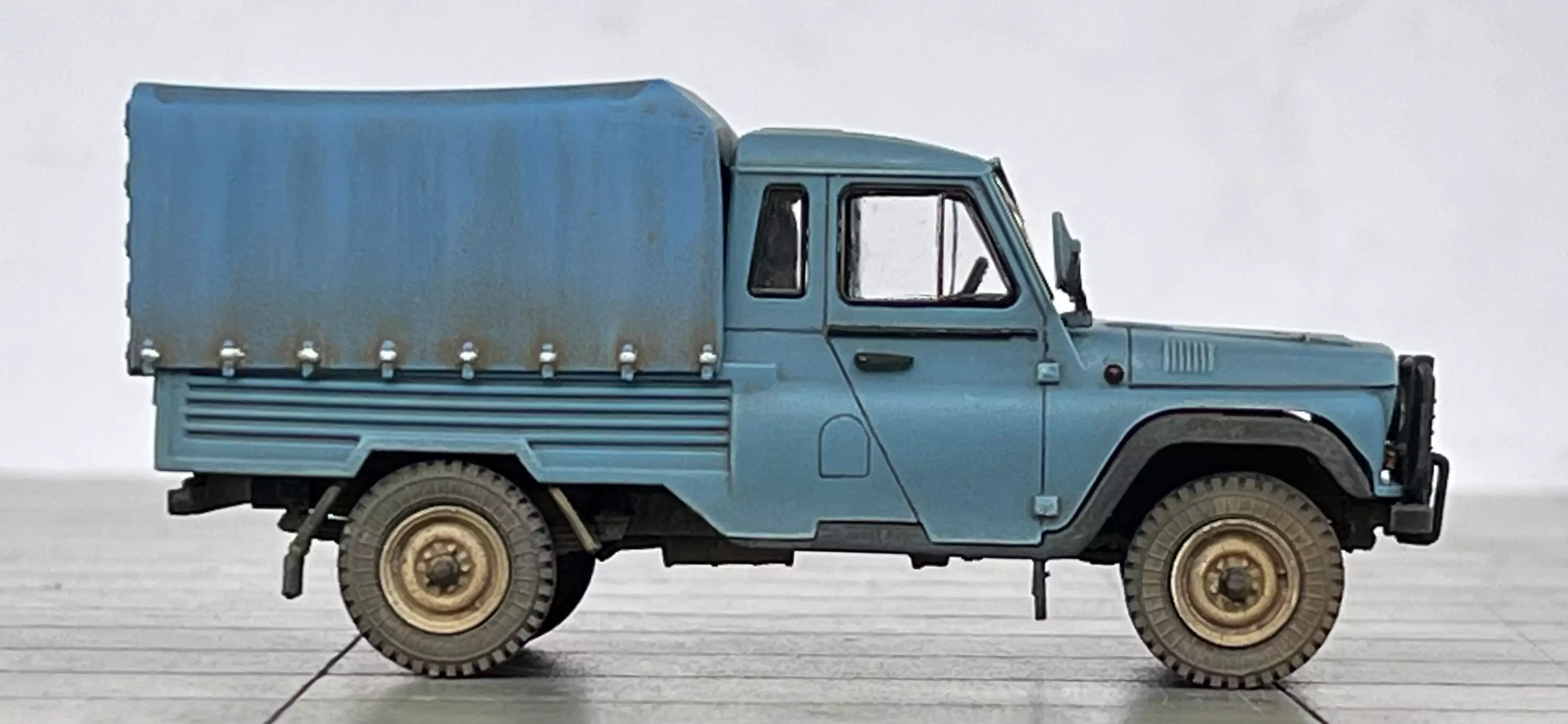 Сборная модель лесовоз с прицепом-роспуском 43204-10