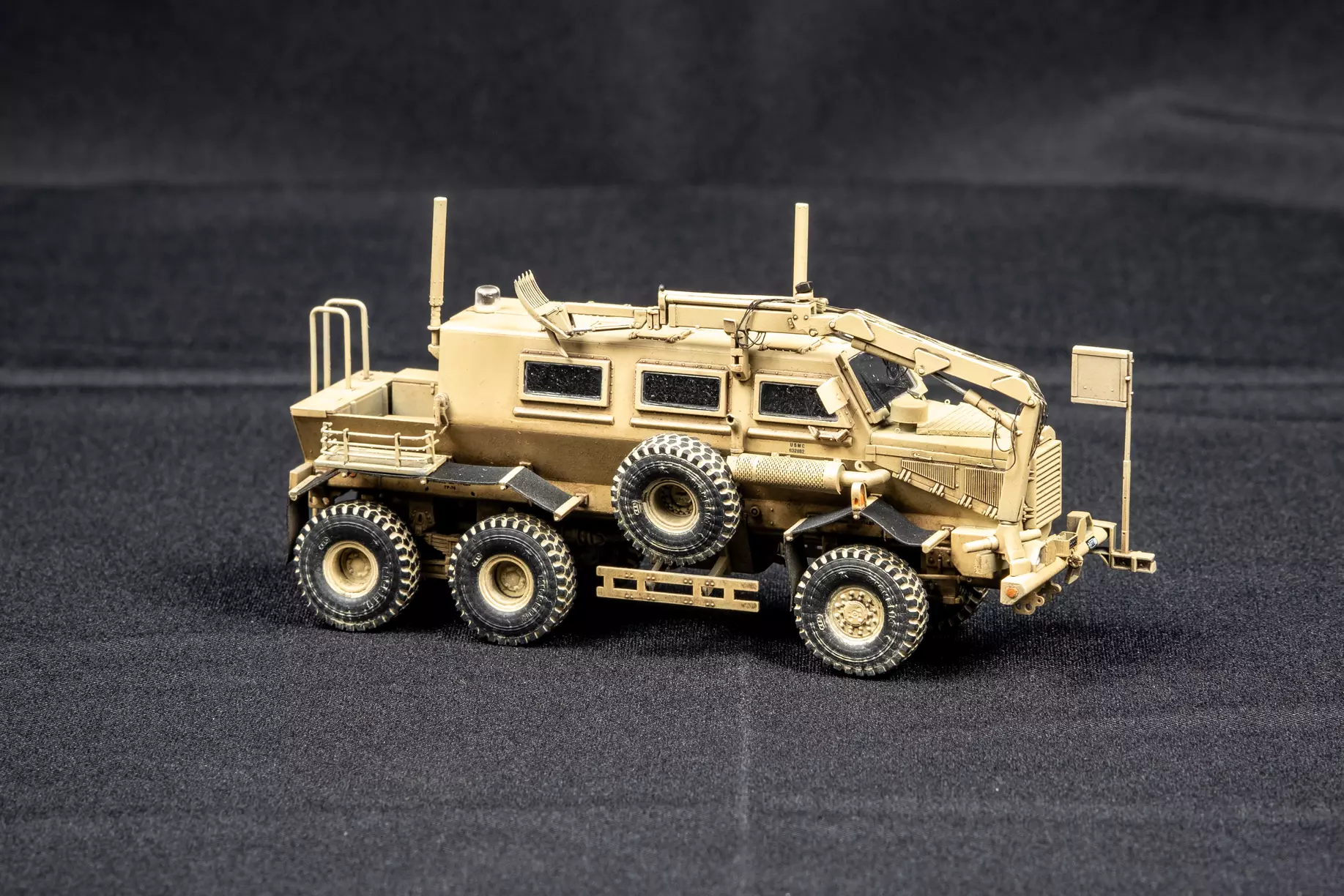 Сборная модель лесовоз с прицепом-роспуском 43204-10