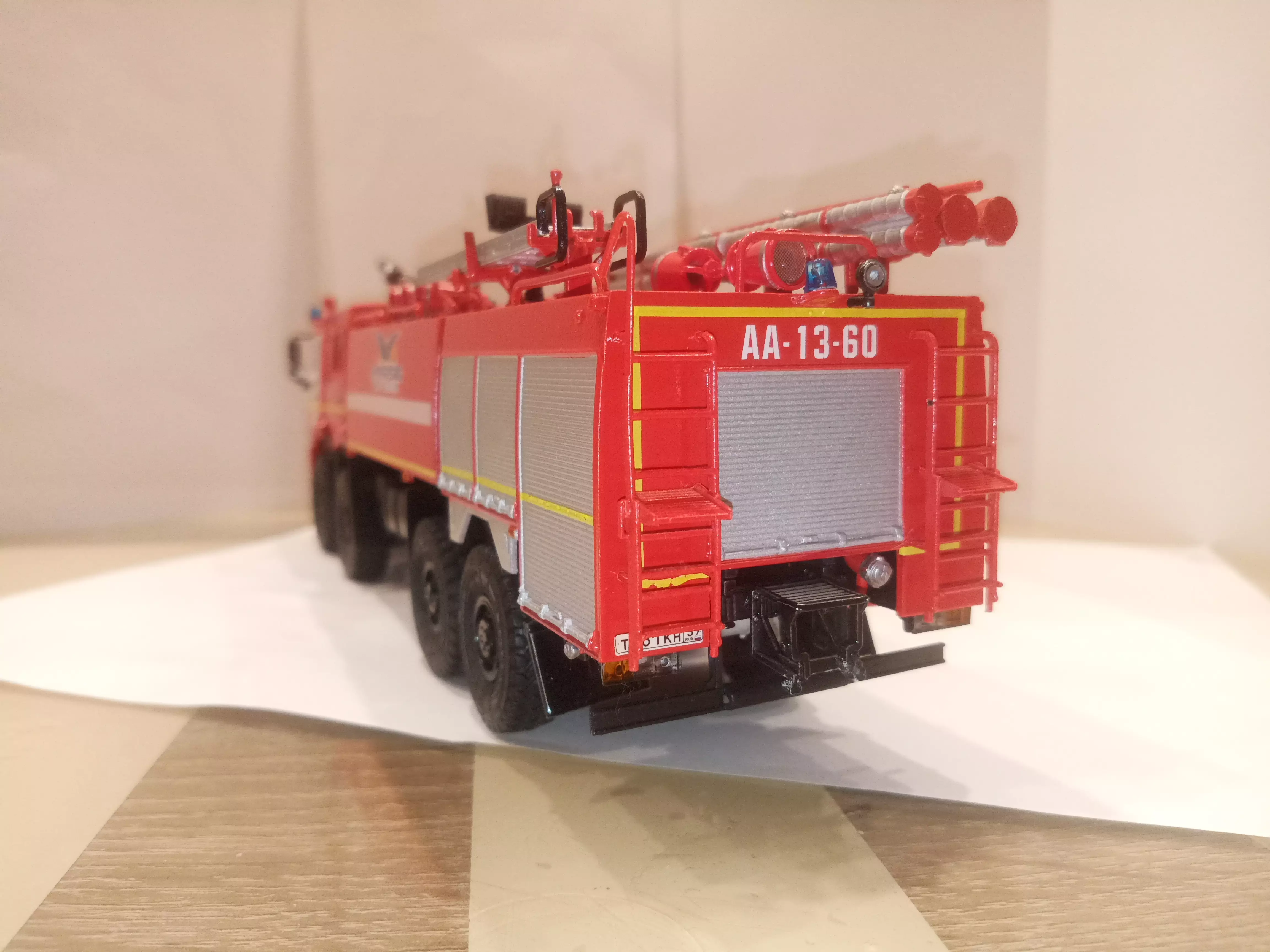 Сборная модель лесовоз с прицепом-роспуском 43204-10