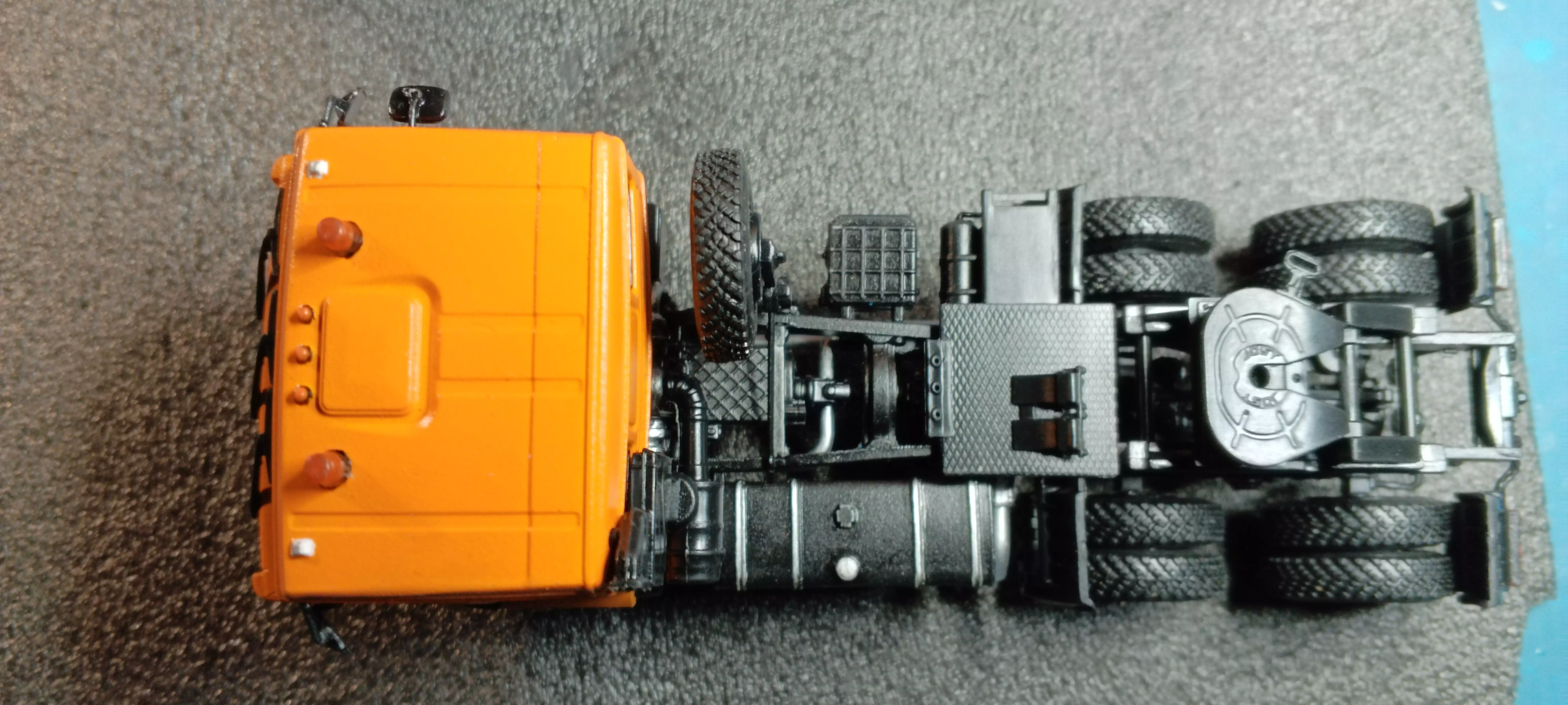 Сборная модель лесовоз с прицепом-роспуском 43204-10