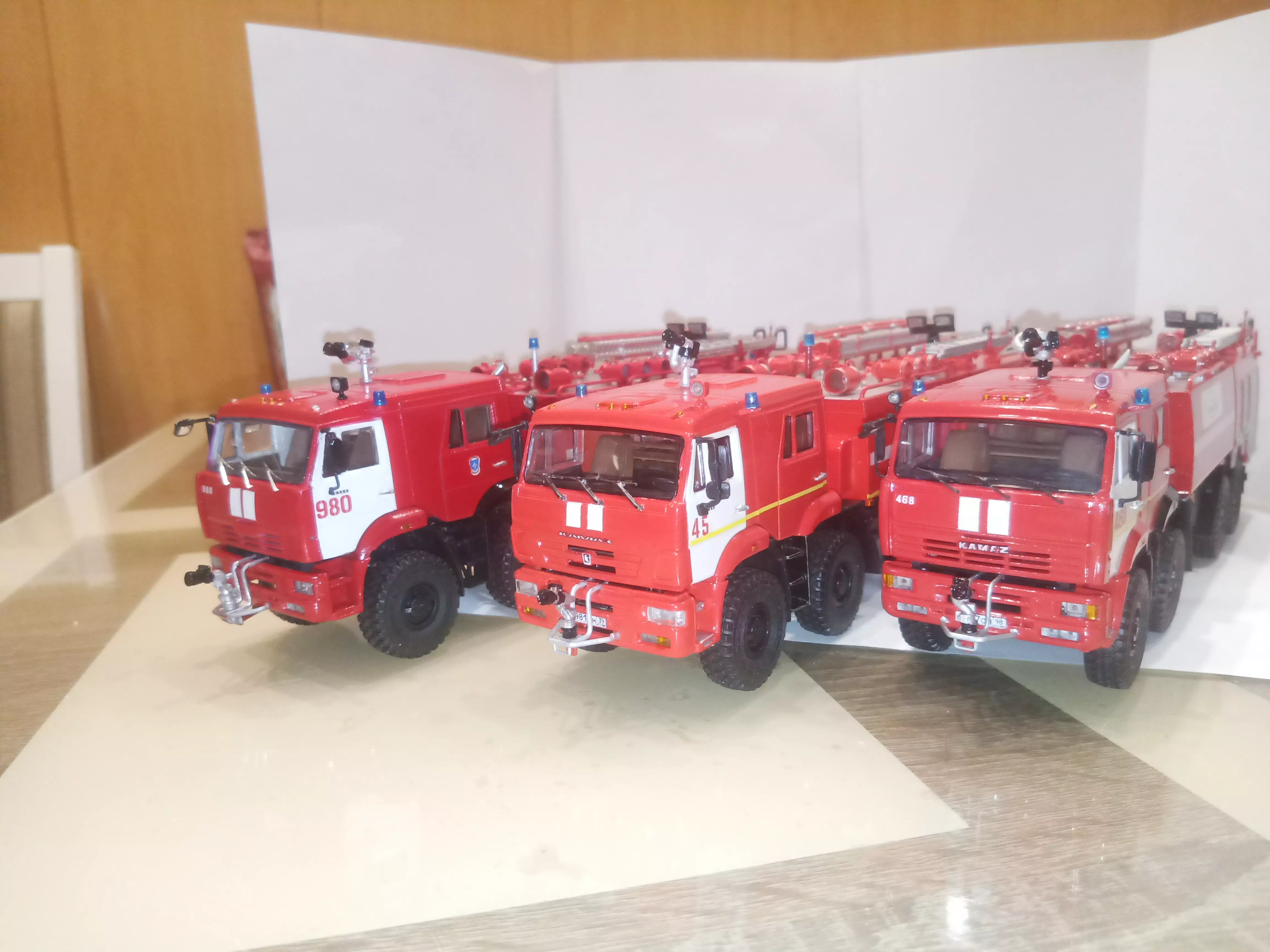 Сборная модель лесовоз с прицепом-роспуском 43204-10