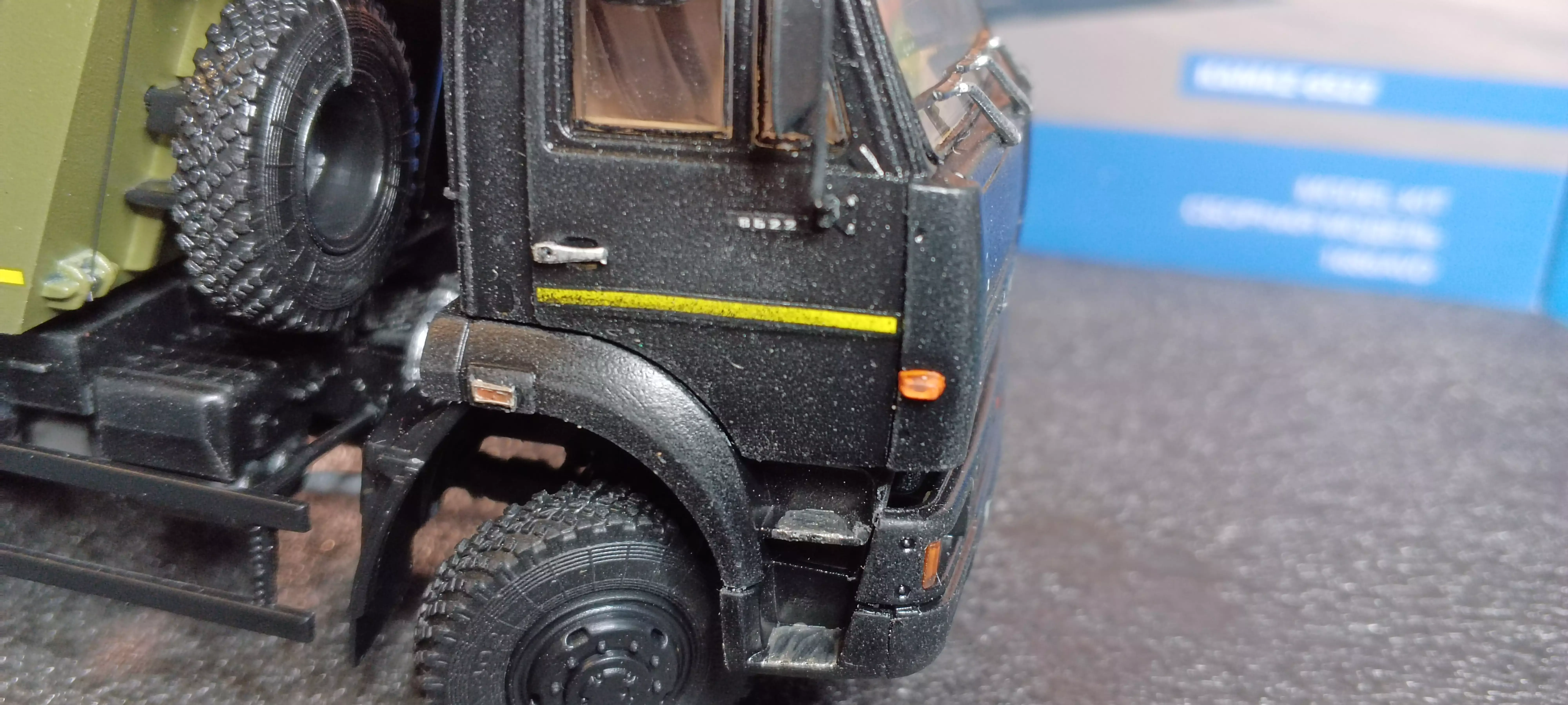 Сборная модель лесовоз с прицепом-роспуском 43204-10