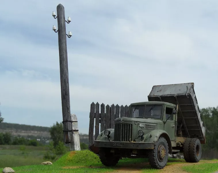 Сборная модель МАЗ-205 самосвал