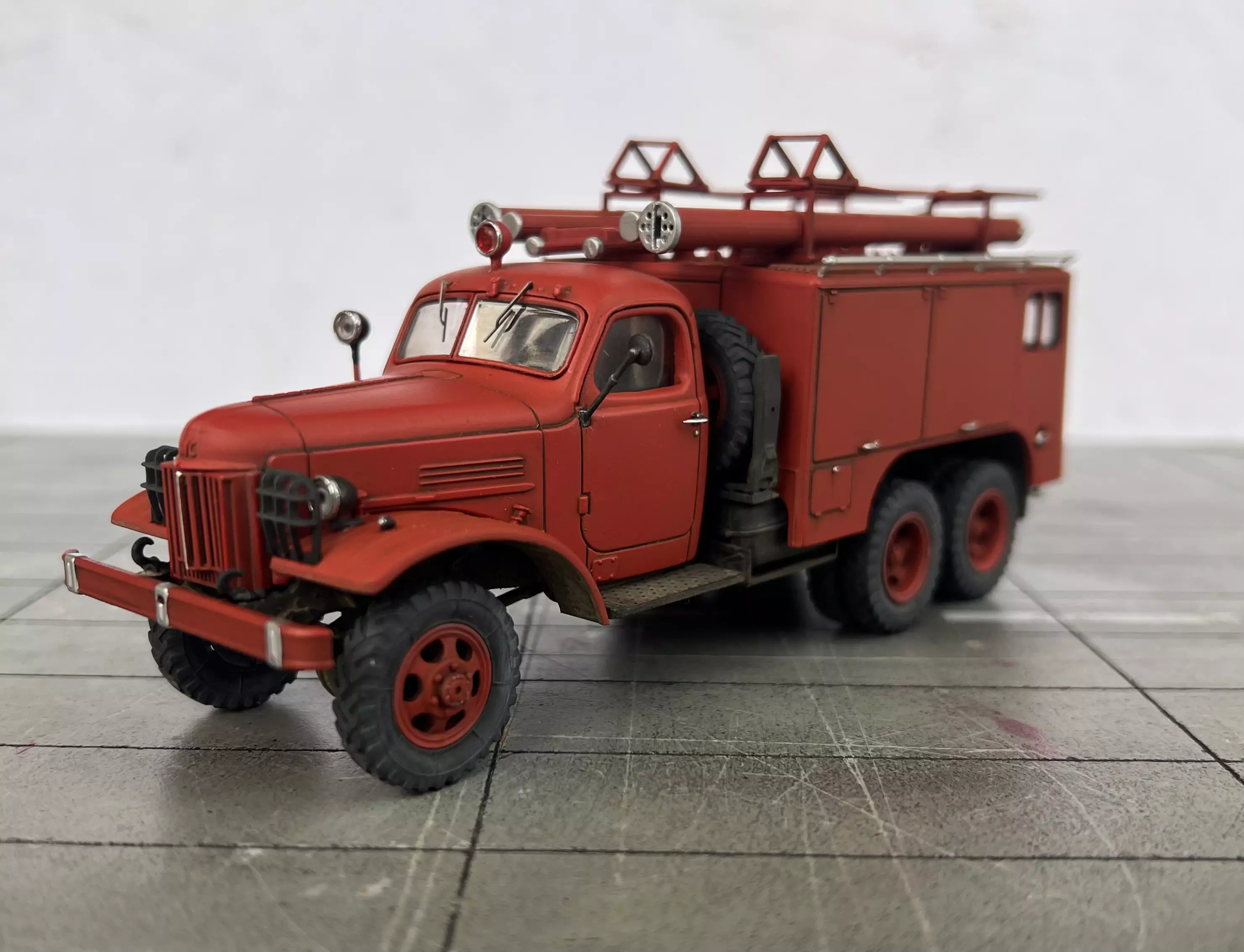 Сборная модель лесовоз с прицепом-роспуском 43204-10