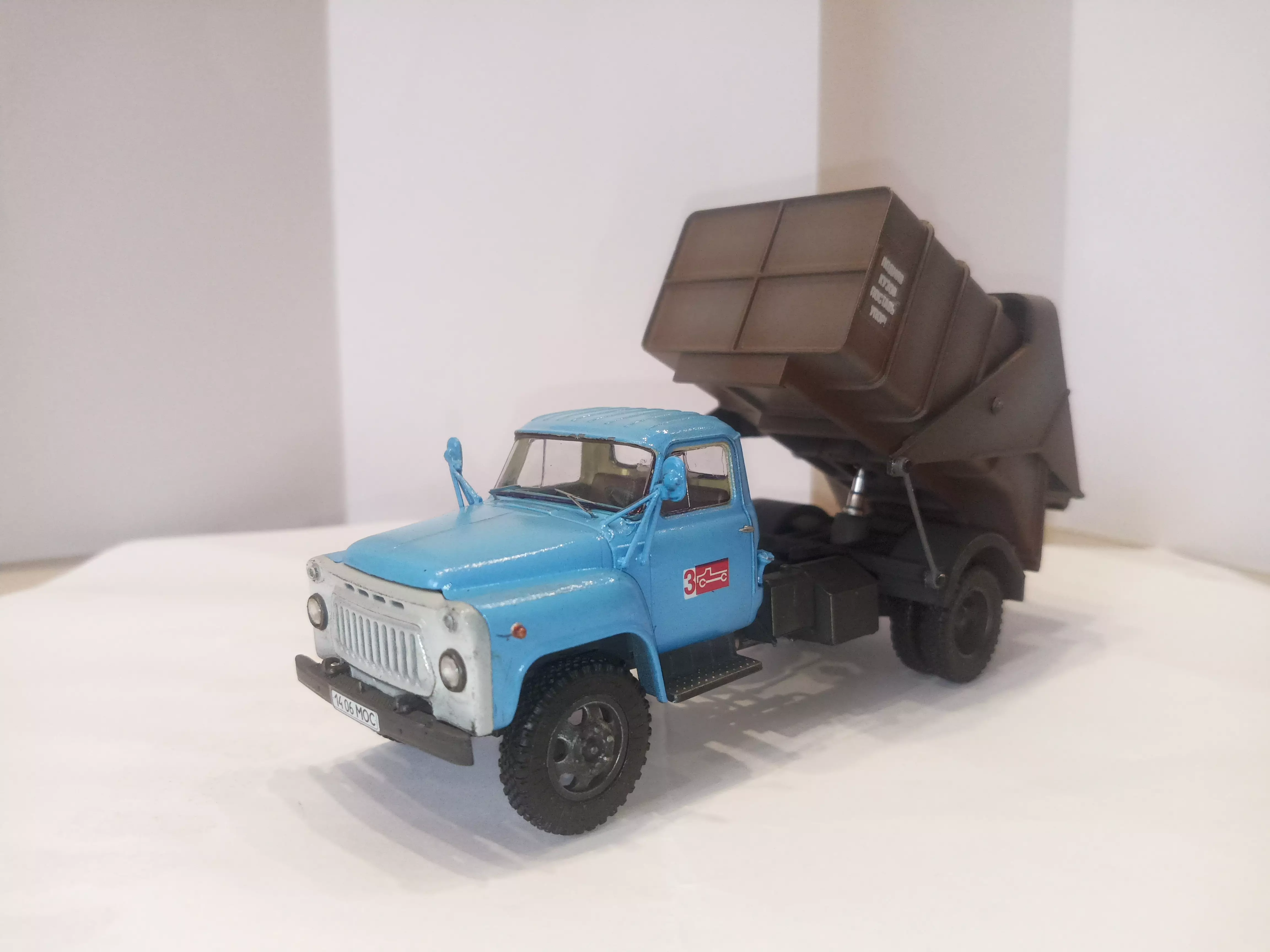 Сборная модель лесовоз с прицепом-роспуском 43204-10