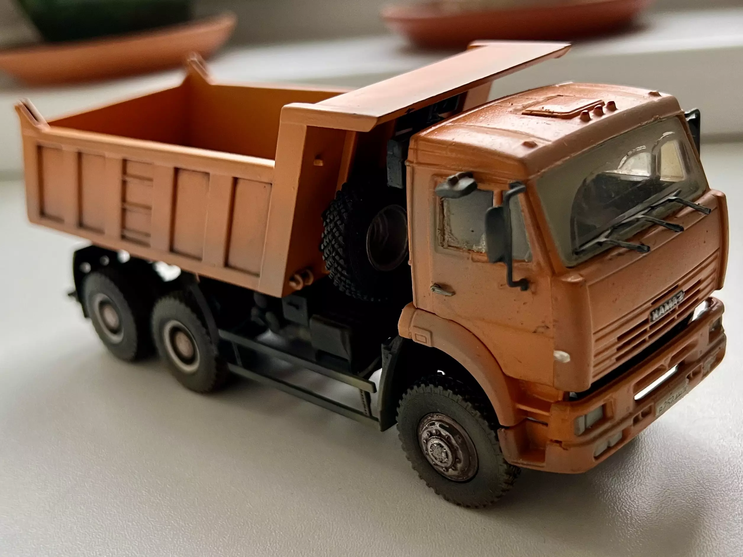 Сборная модель лесовоз с прицепом-роспуском 43204-10