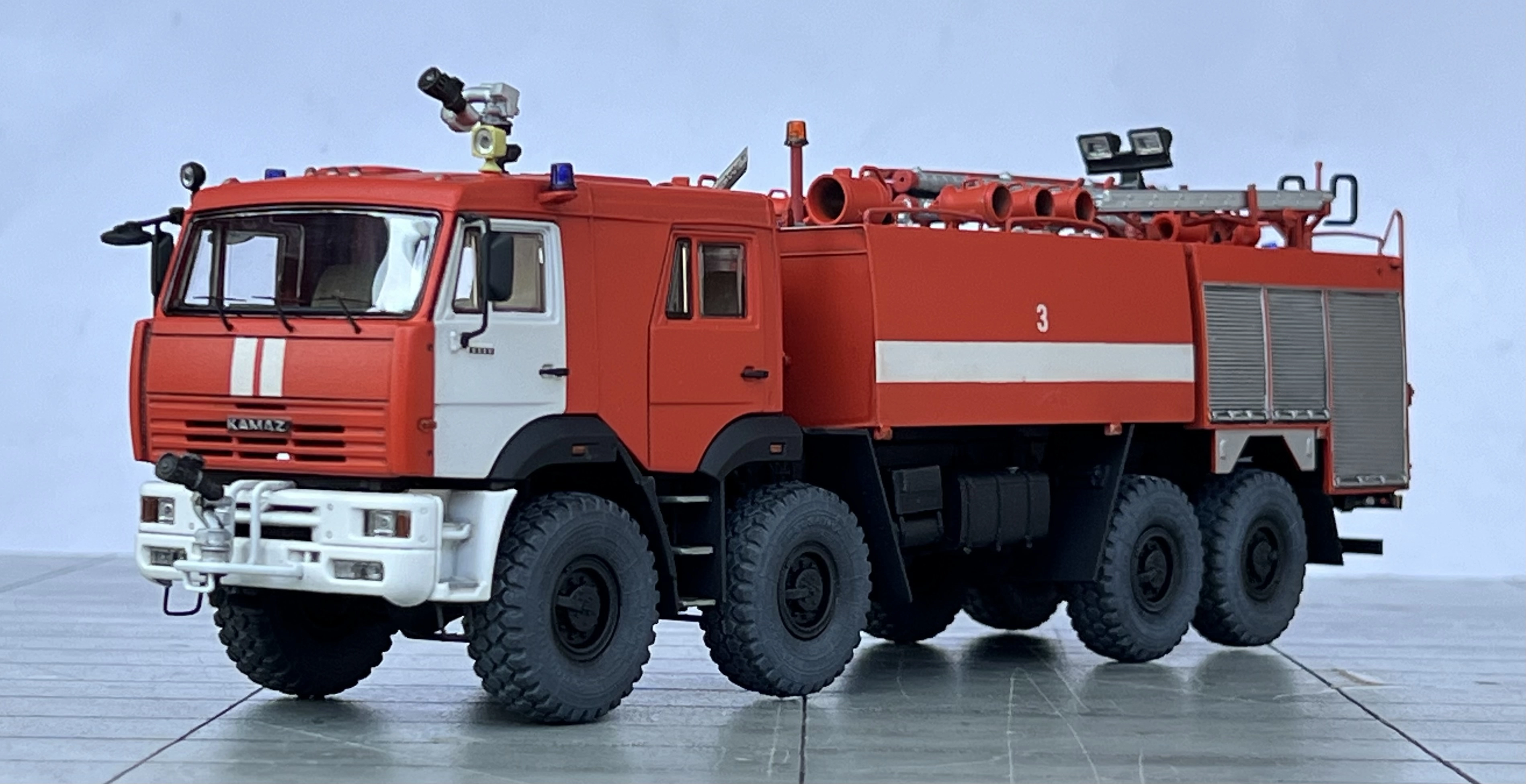 Сборная модель лесовоз с прицепом-роспуском 43204-10