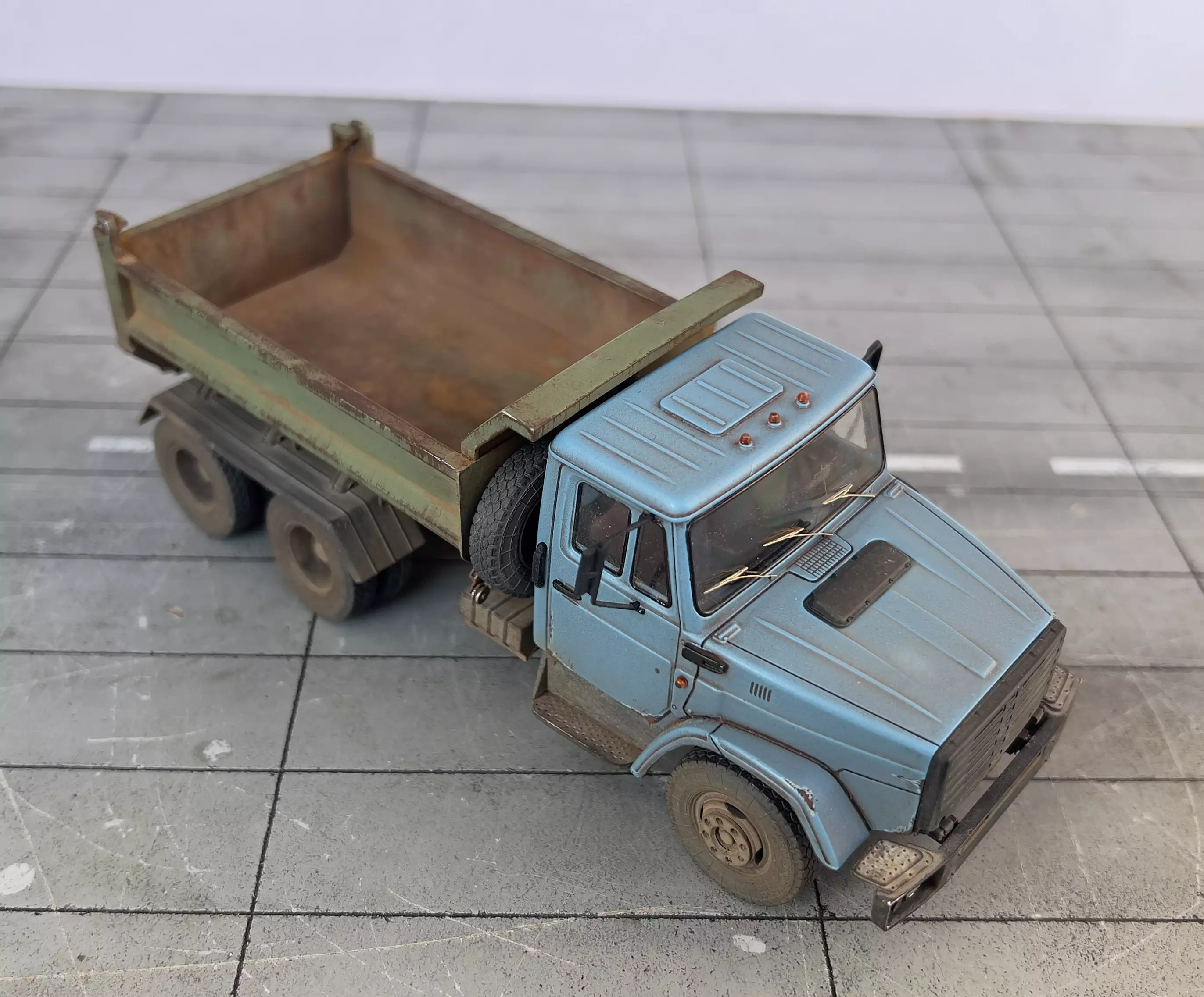 Сборная модель лесовоз с прицепом-роспуском 43204-10