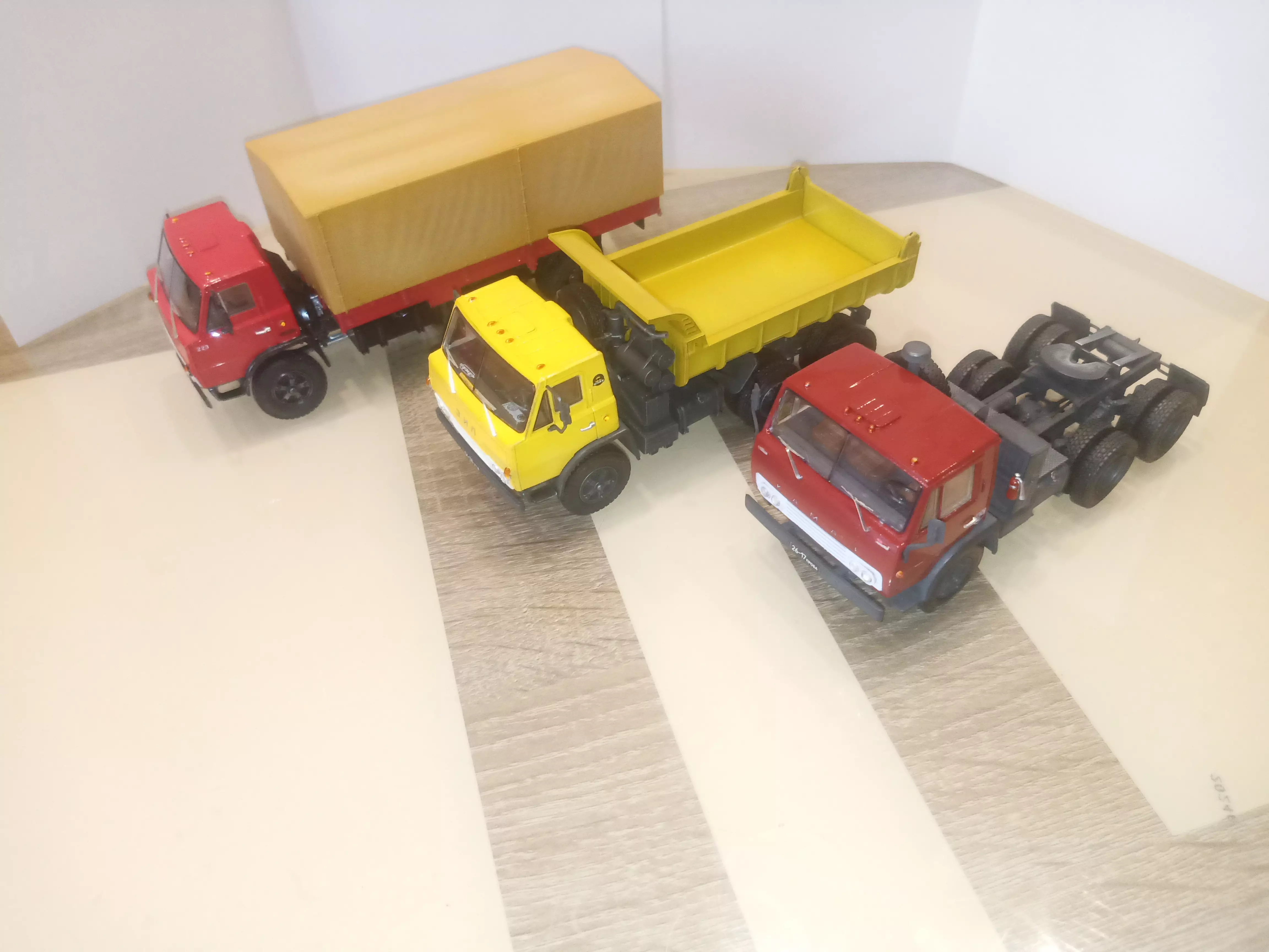 Сборная модель лесовоз с прицепом-роспуском 43204-10