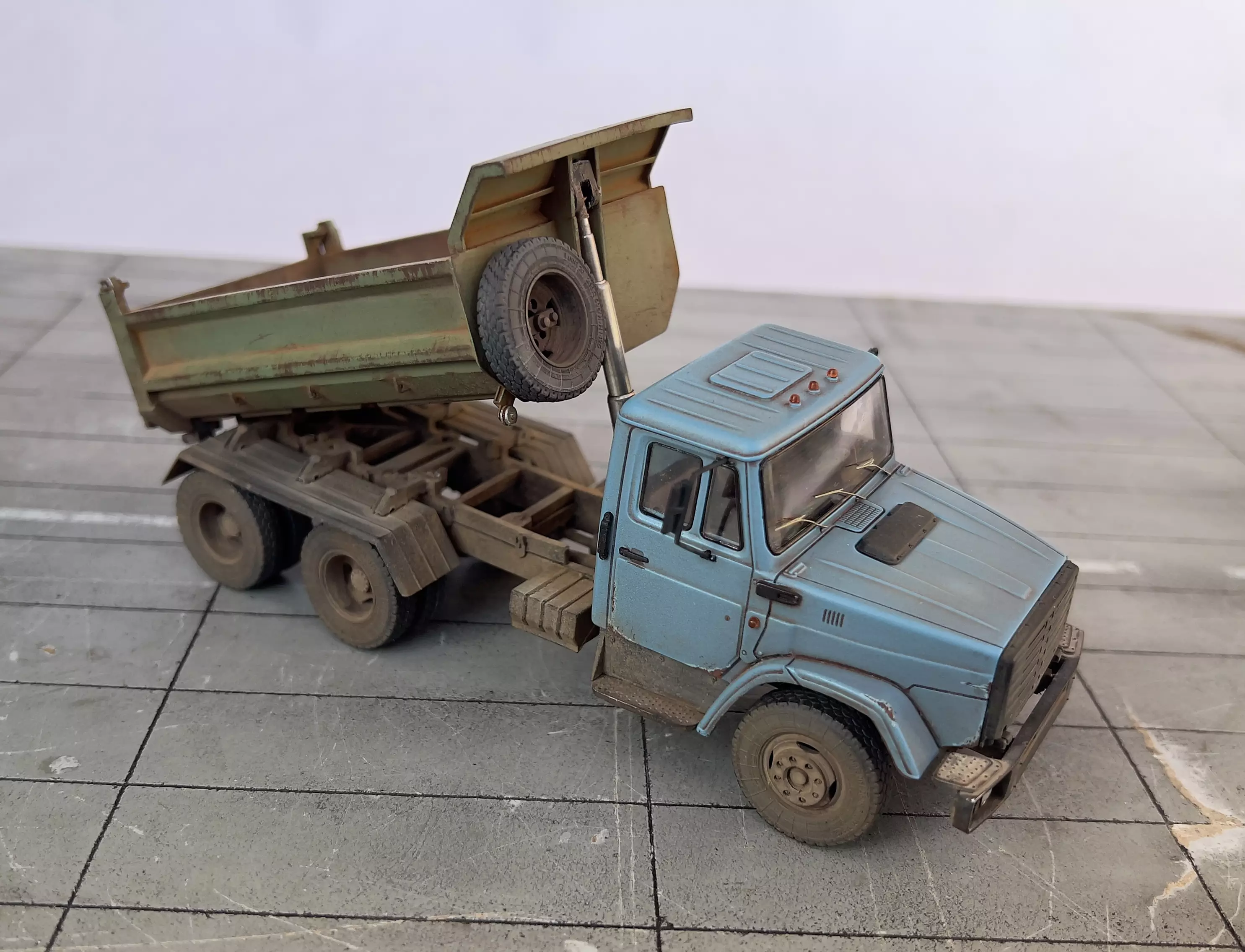 Сборная модель лесовоз с прицепом-роспуском 43204-10