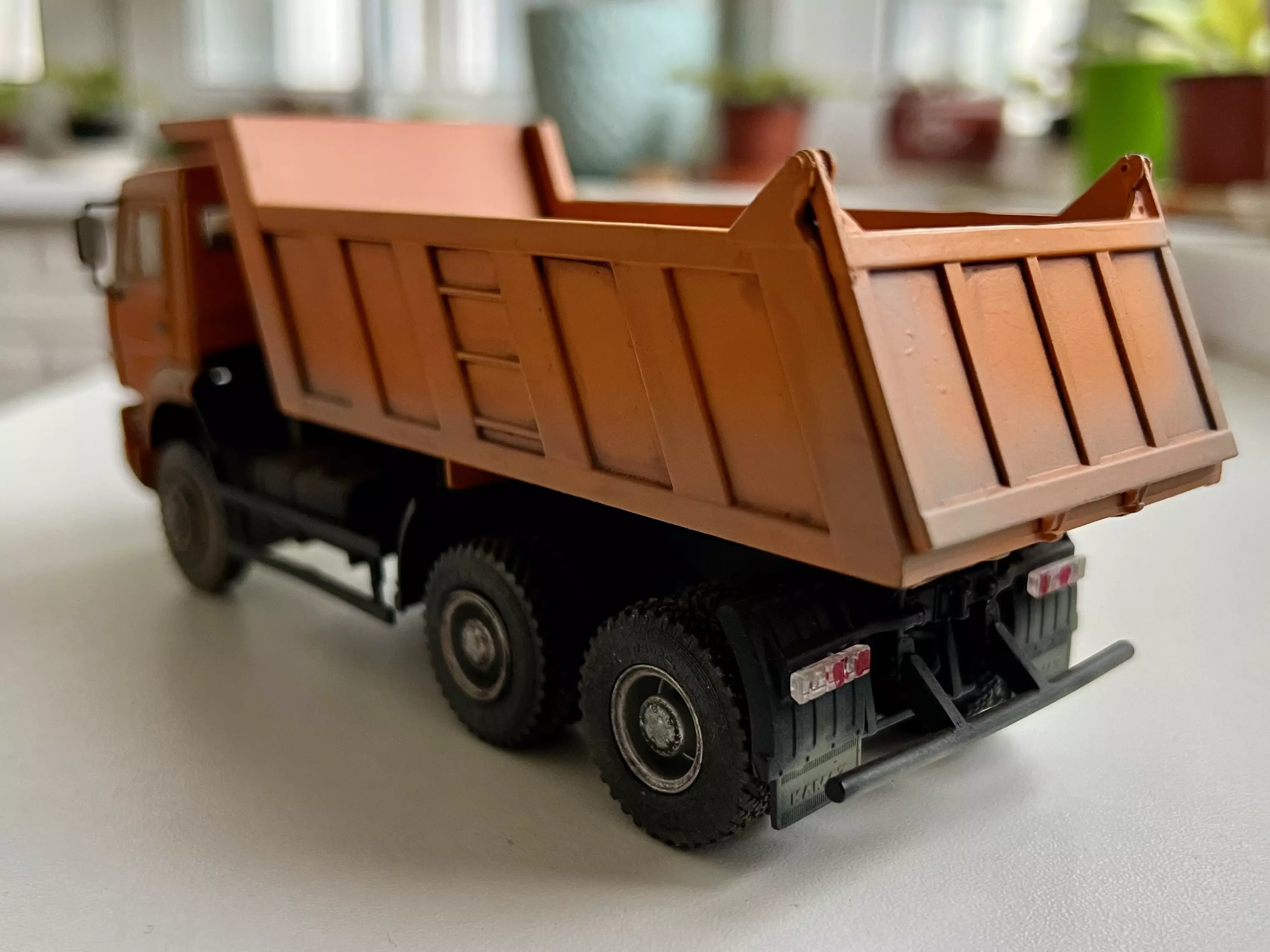 Сборная модель лесовоз с прицепом-роспуском 43204-10