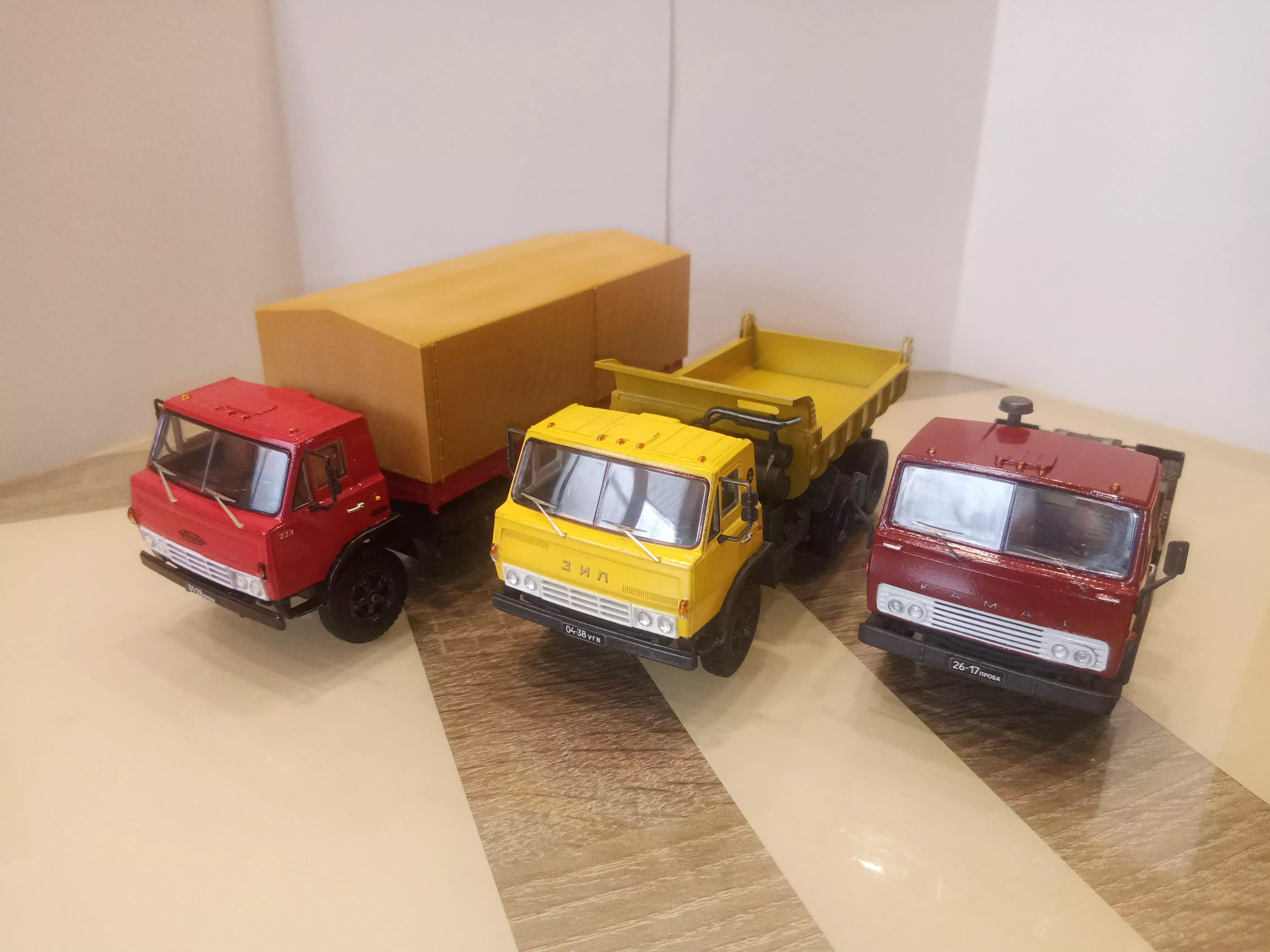 Сборная модель лесовоз с прицепом-роспуском 43204-10