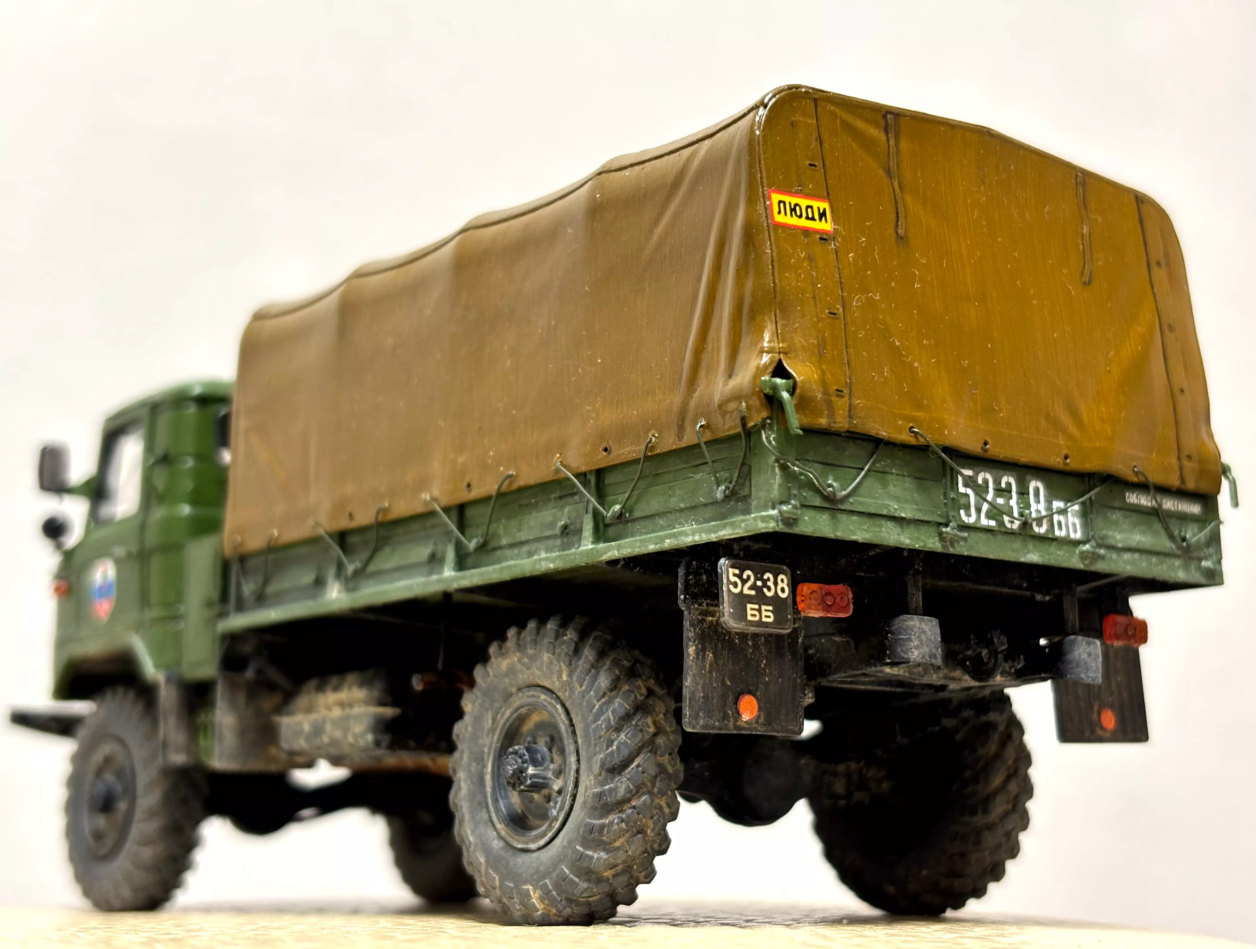 Сборная модель лесовоз с прицепом-роспуском 43204-10