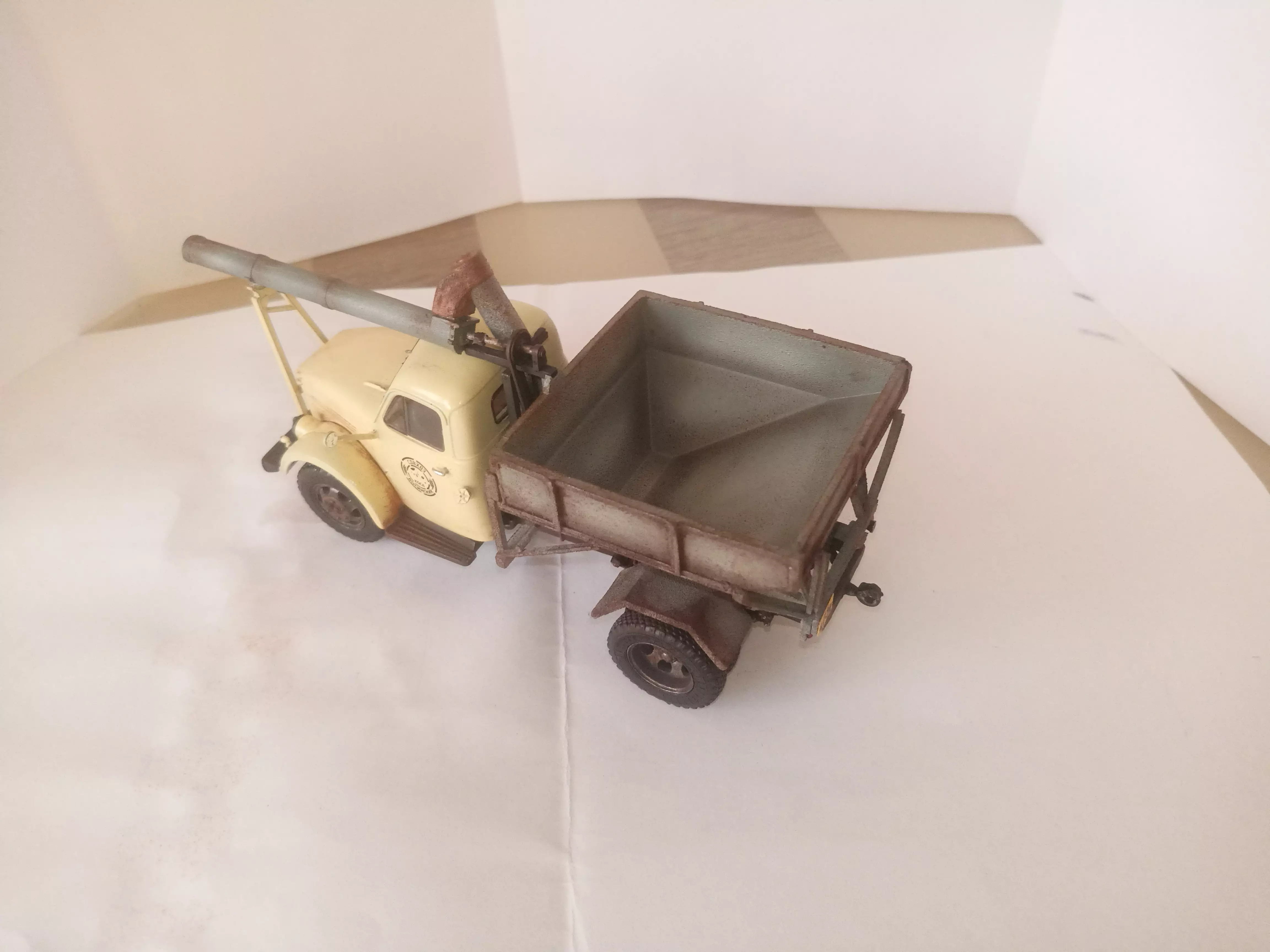 Сборная модель лесовоз с прицепом-роспуском 43204-10