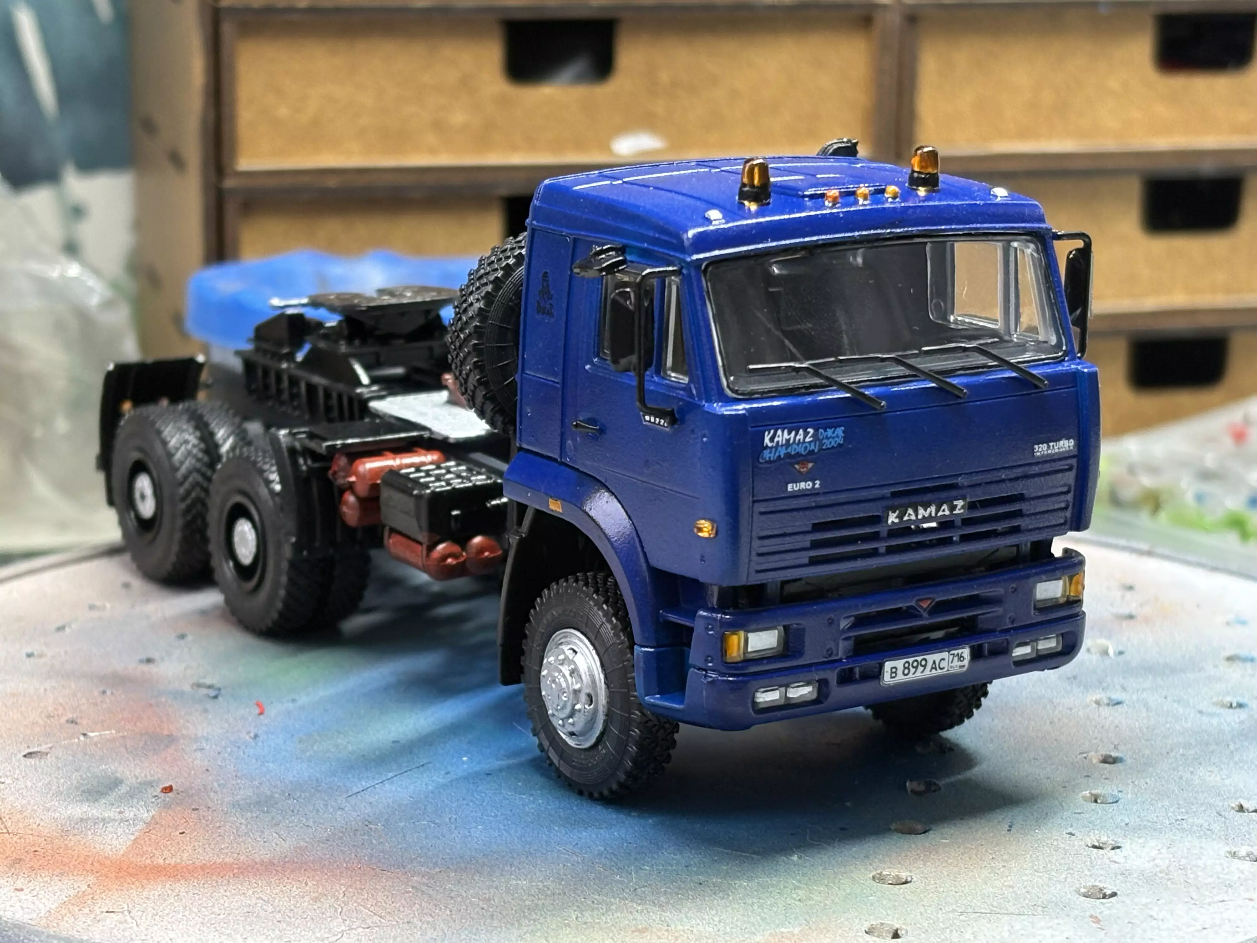 Сборная модель лесовоз с прицепом-роспуском 43204-10