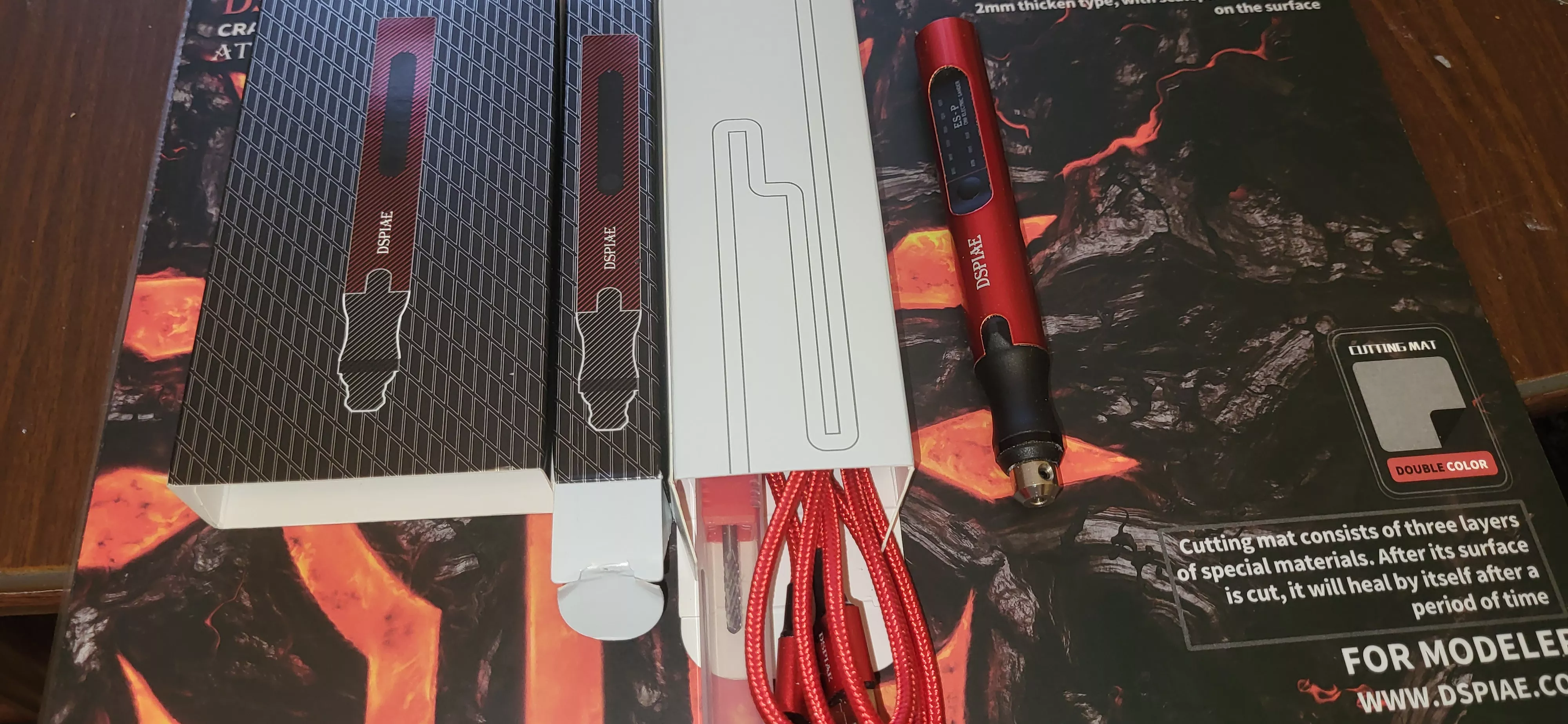 Portable electric sharpening pen