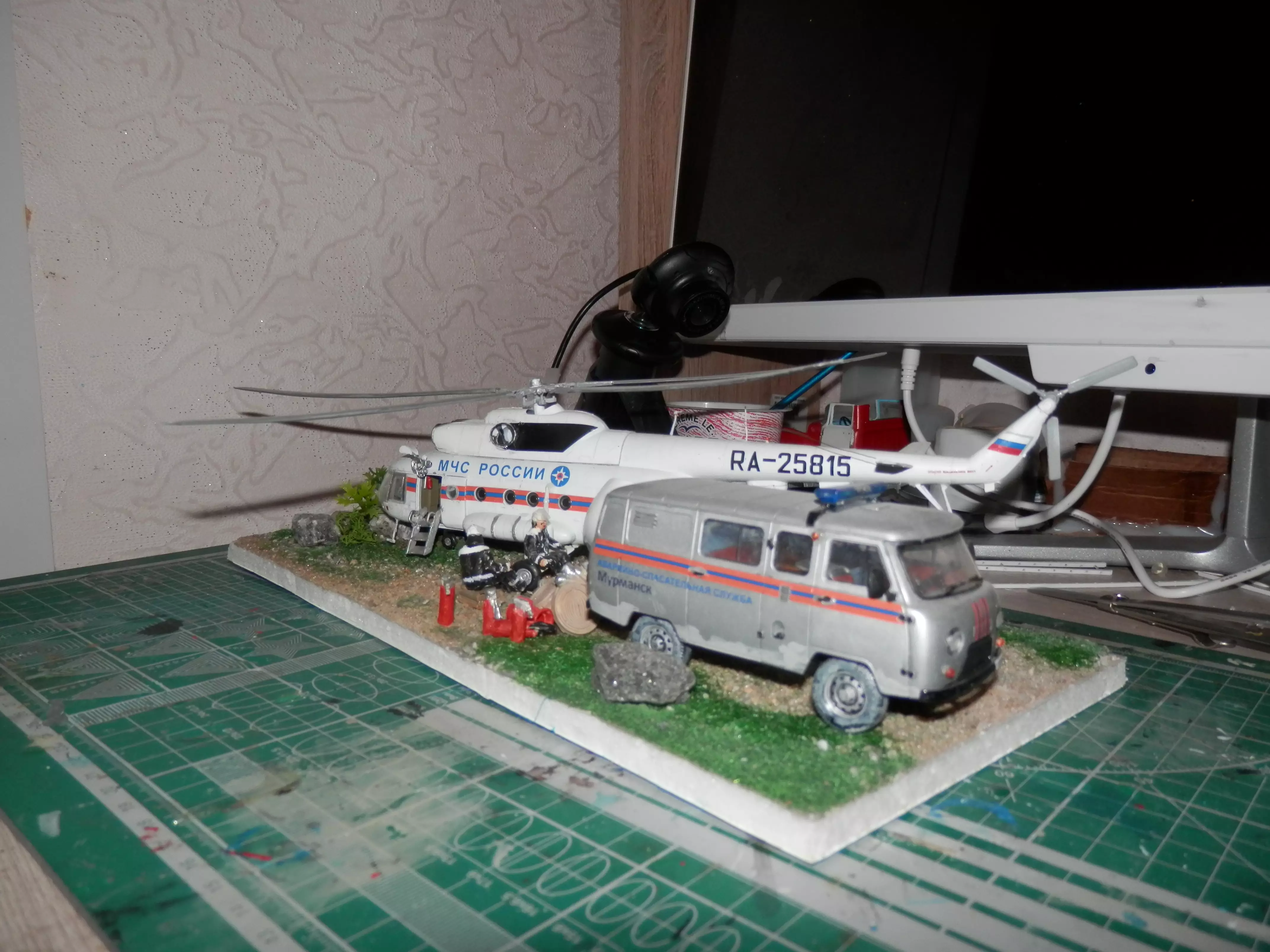 Сборная модель лесовоз с прицепом-роспуском 43204-10