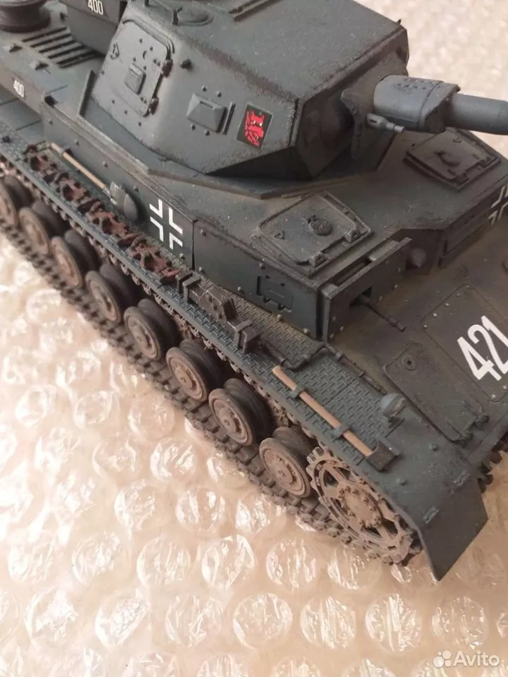 Немецкий танк Pzkpw IV Ausf.D 1939г.(с укороченной пушкой) и 3 фигурами танкистов