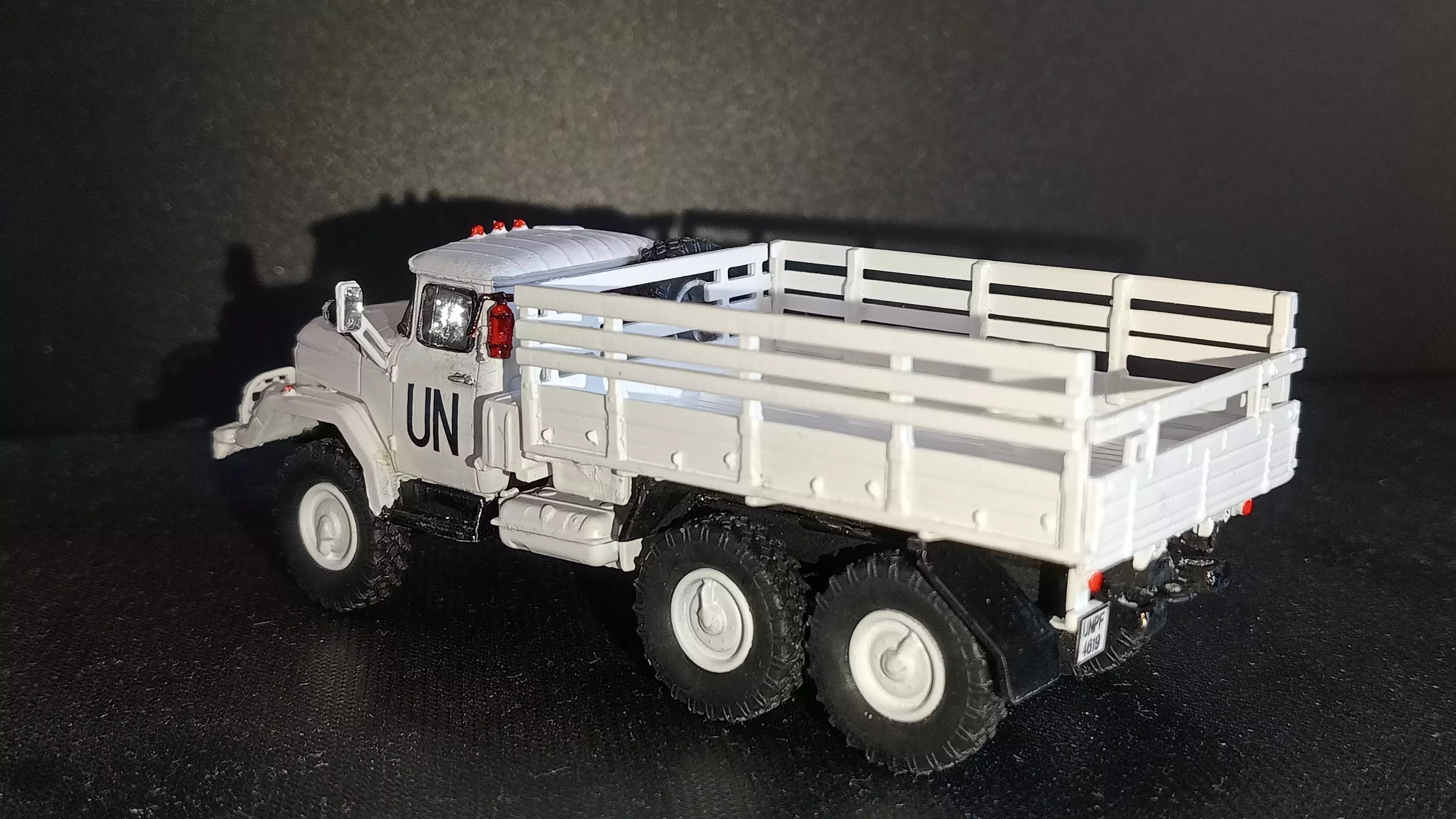 Сборная модель лесовоз с прицепом-роспуском 43204-10