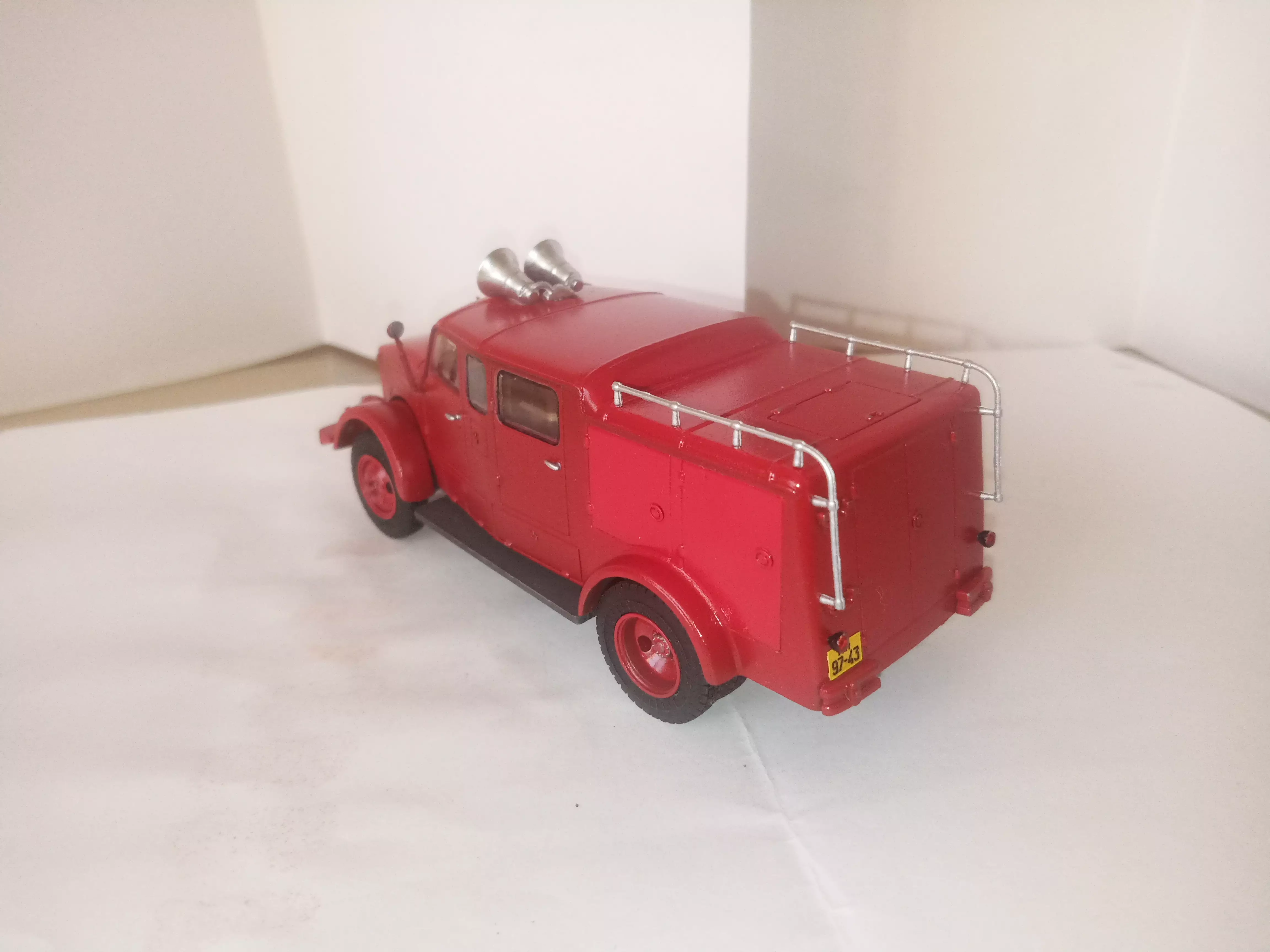 Сборная модель лесовоз с прицепом-роспуском 43204-10