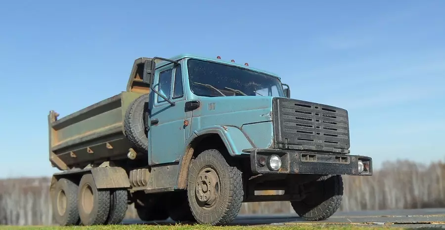 Сборная модель лесовоз с прицепом-роспуском 43204-10