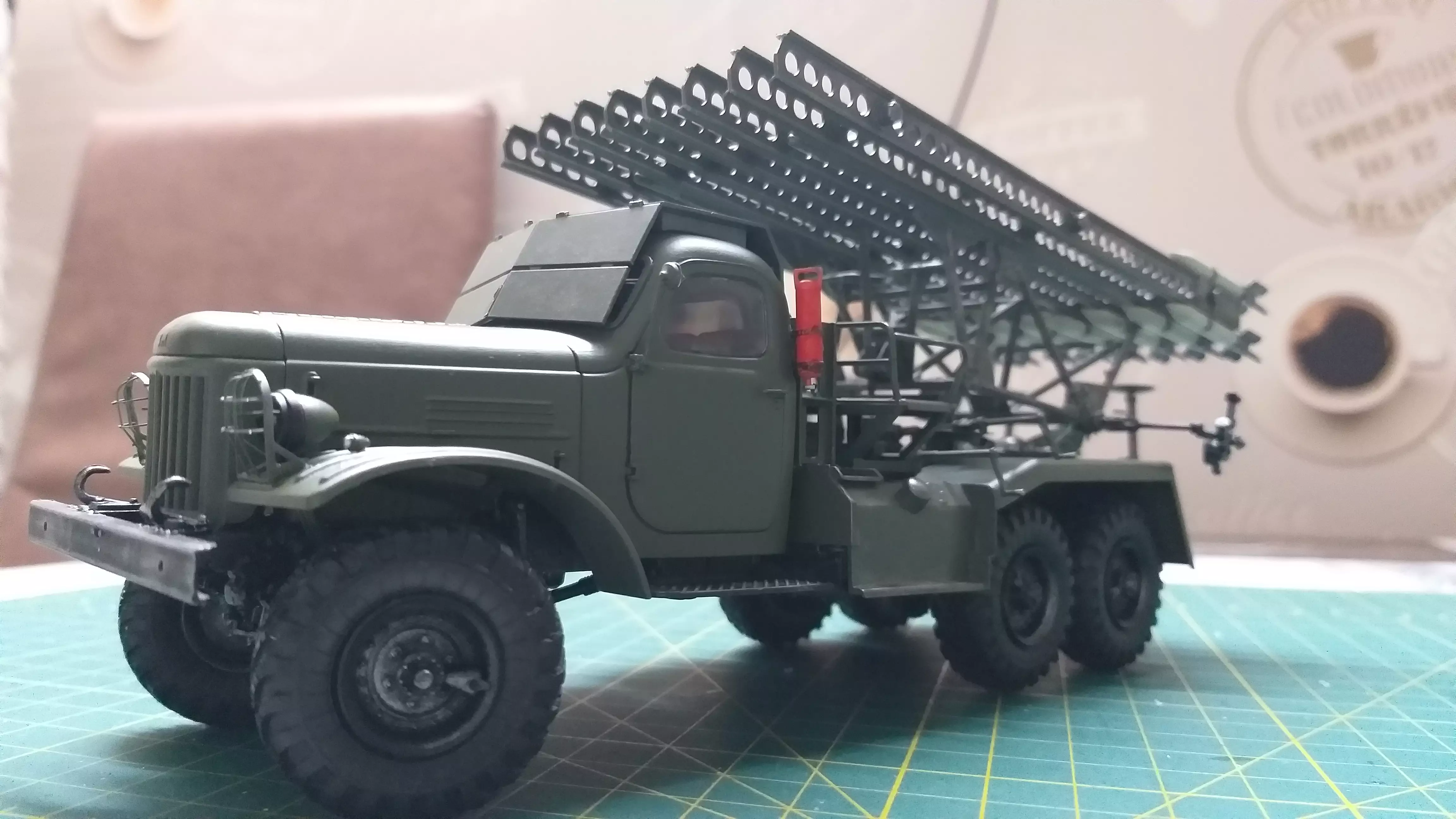 Сборная модель лесовоз с прицепом-роспуском 43204-10