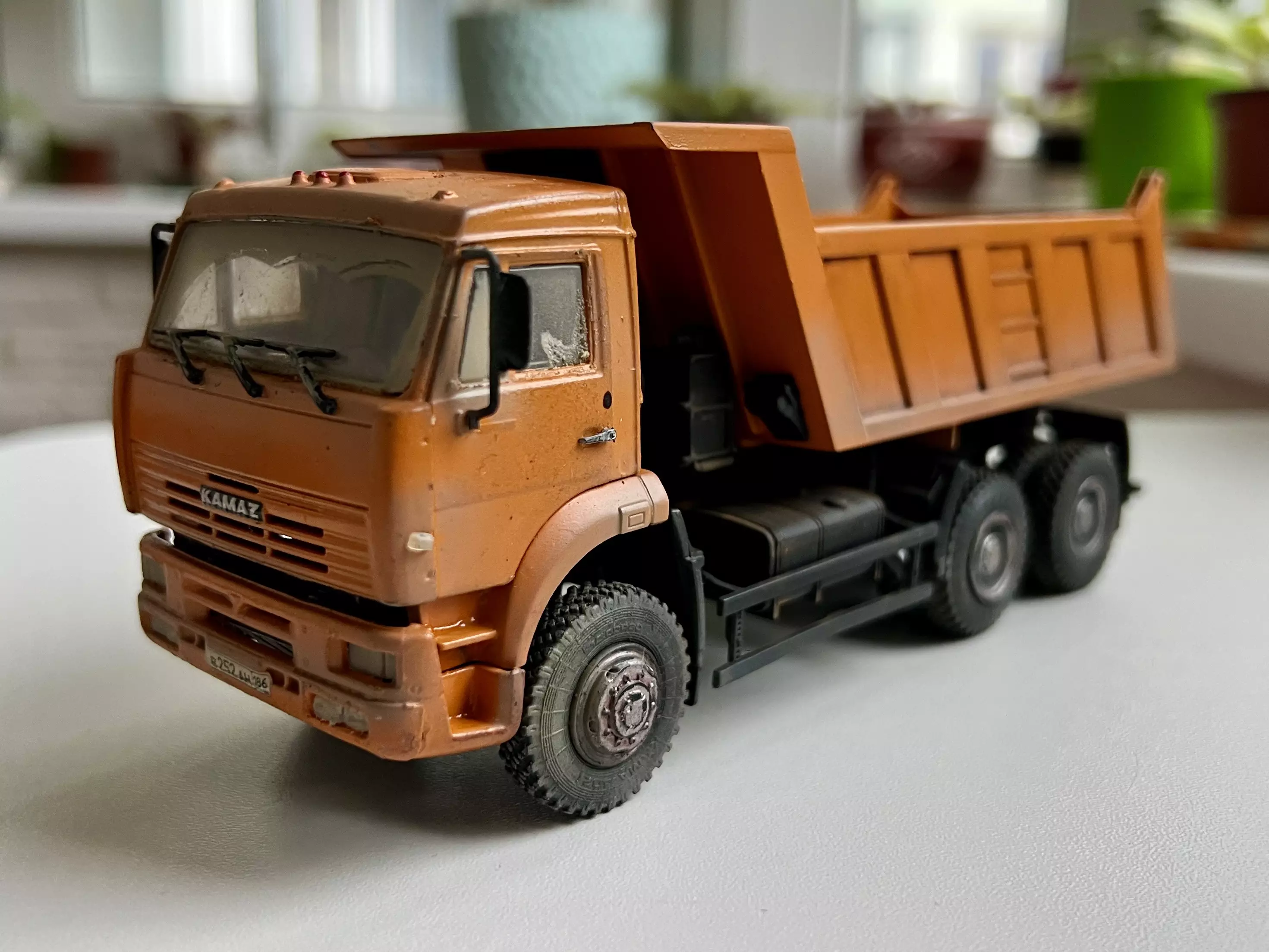 Сборная модель лесовоз с прицепом-роспуском 43204-10