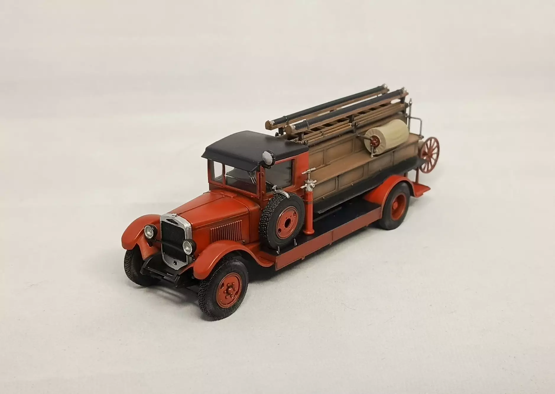 Сборная модель лесовоз с прицепом-роспуском 43204-10