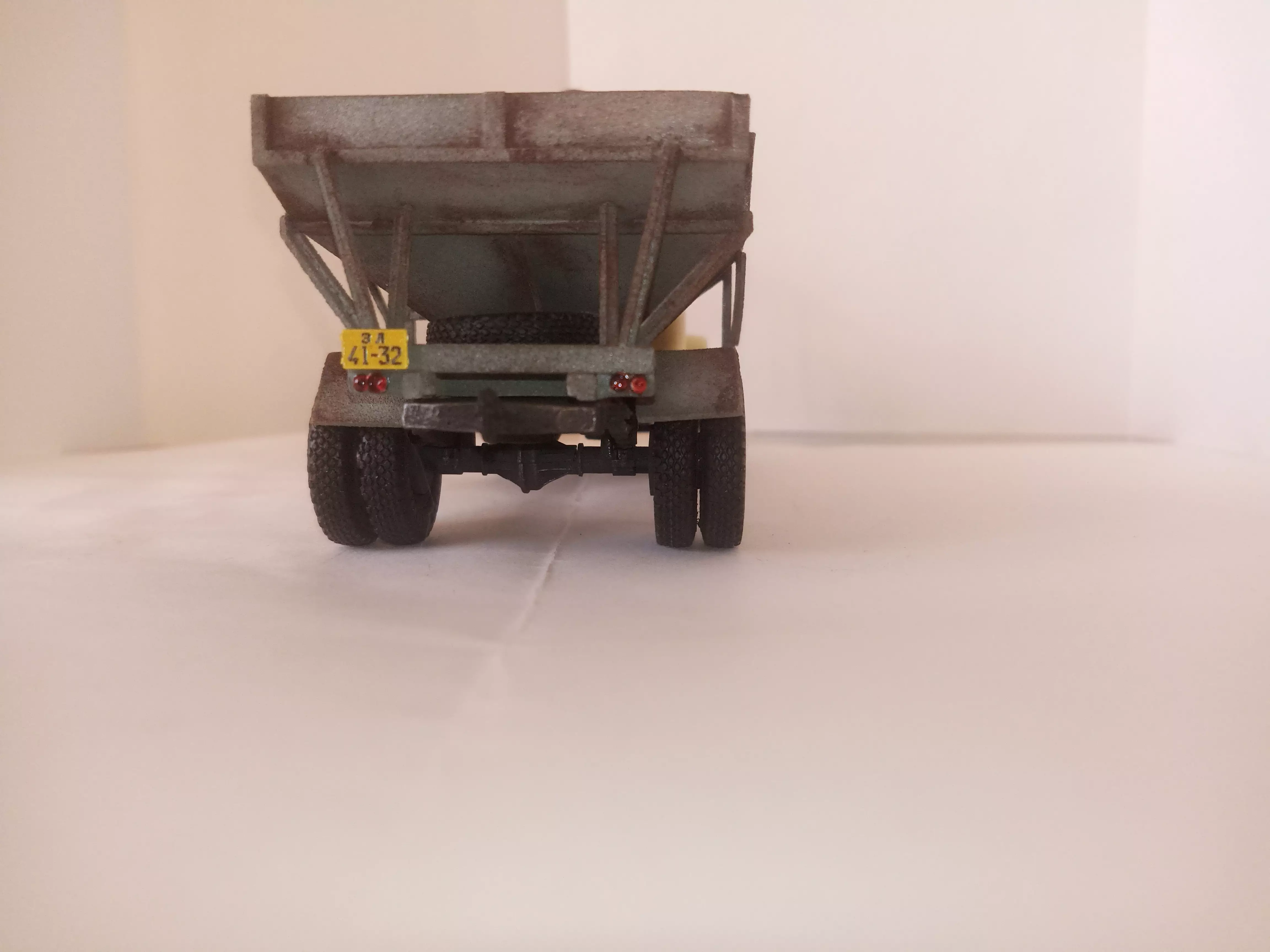 Сборная модель лесовоз с прицепом-роспуском 43204-10