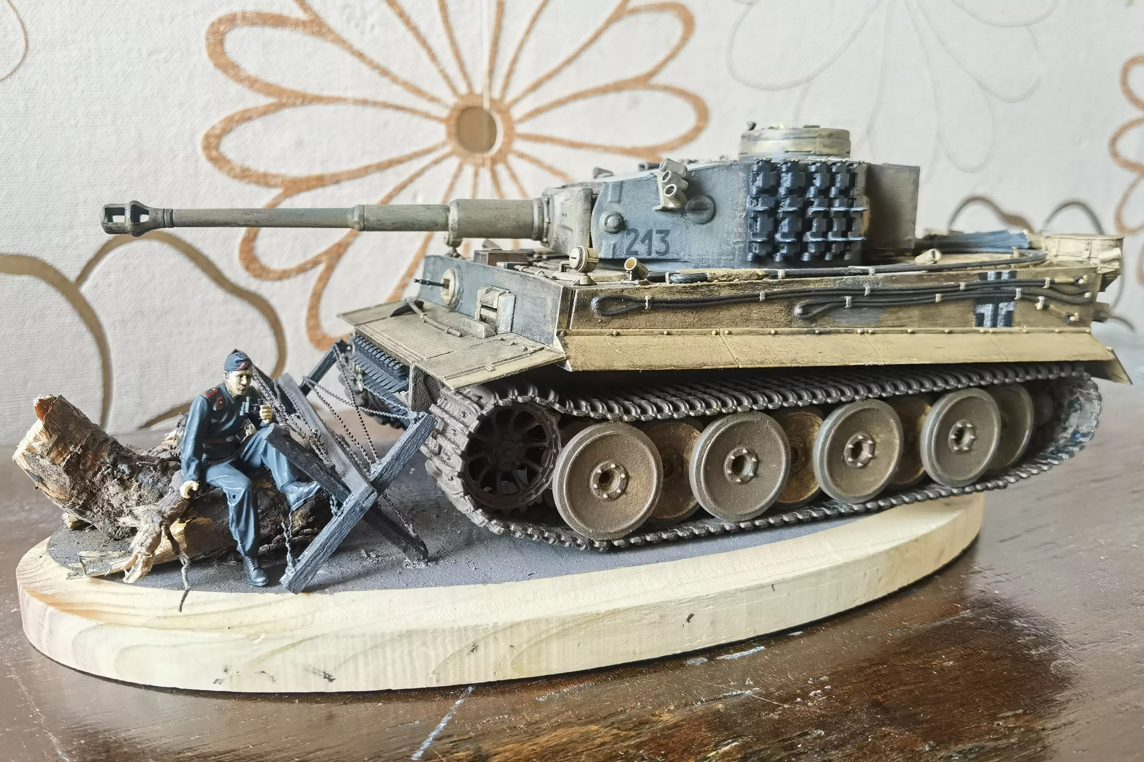 Танк Tiger I Early Production с 1 фигурой