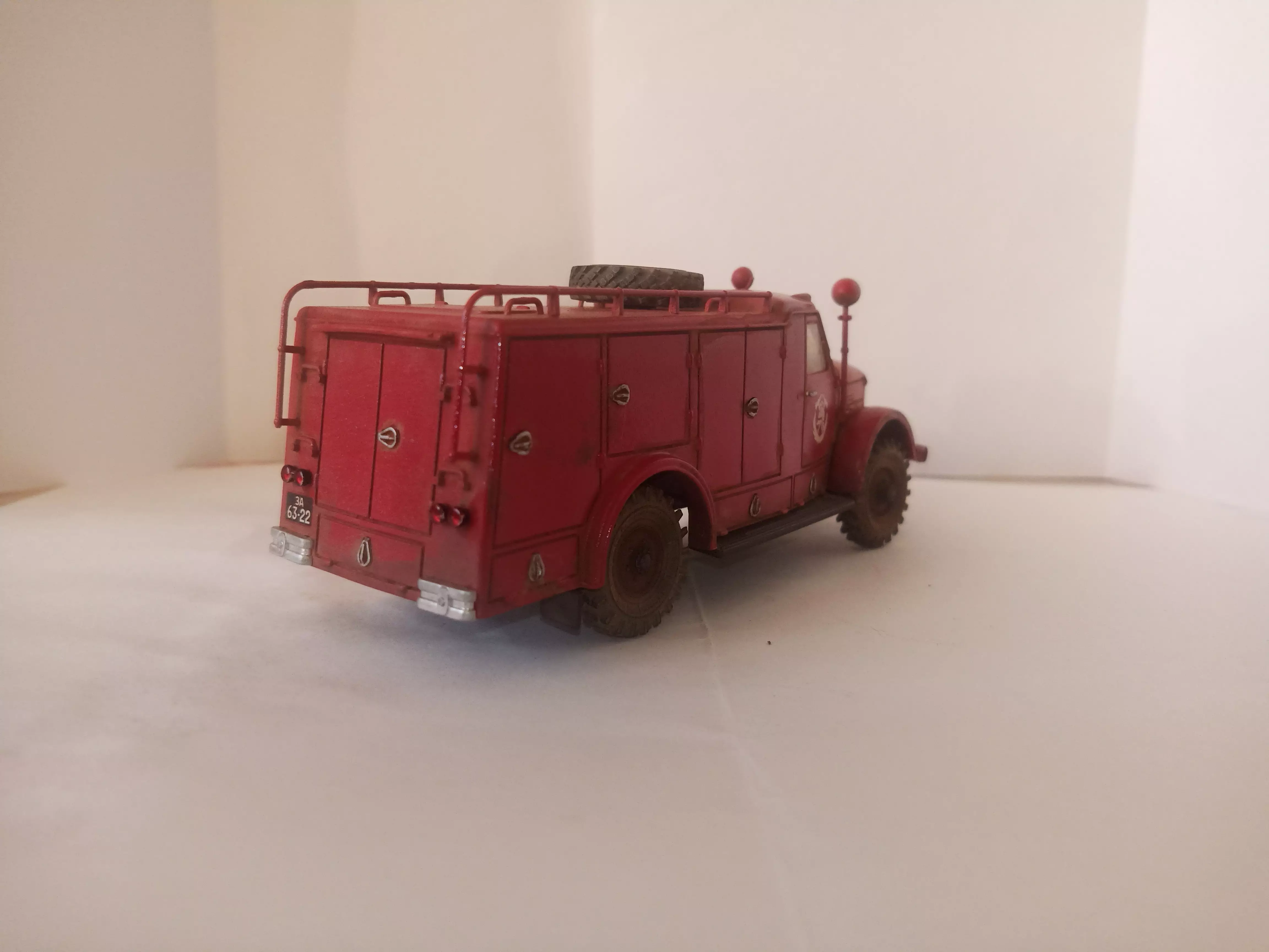 Сборная модель лесовоз с прицепом-роспуском 43204-10