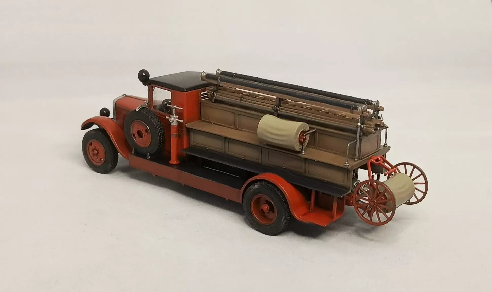 Сборная модель лесовоз с прицепом-роспуском 43204-10