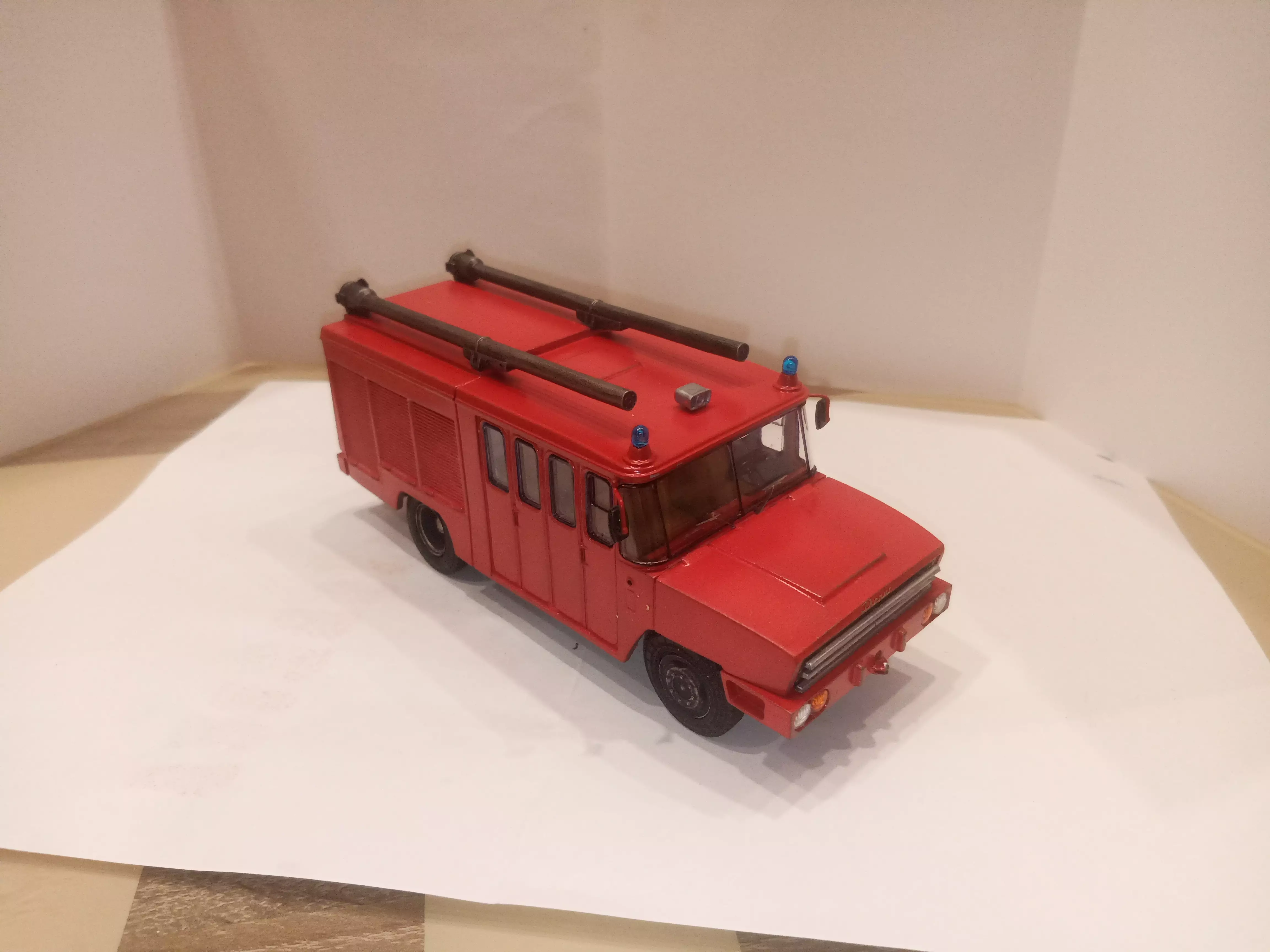 Сборная модель лесовоз с прицепом-роспуском 43204-10