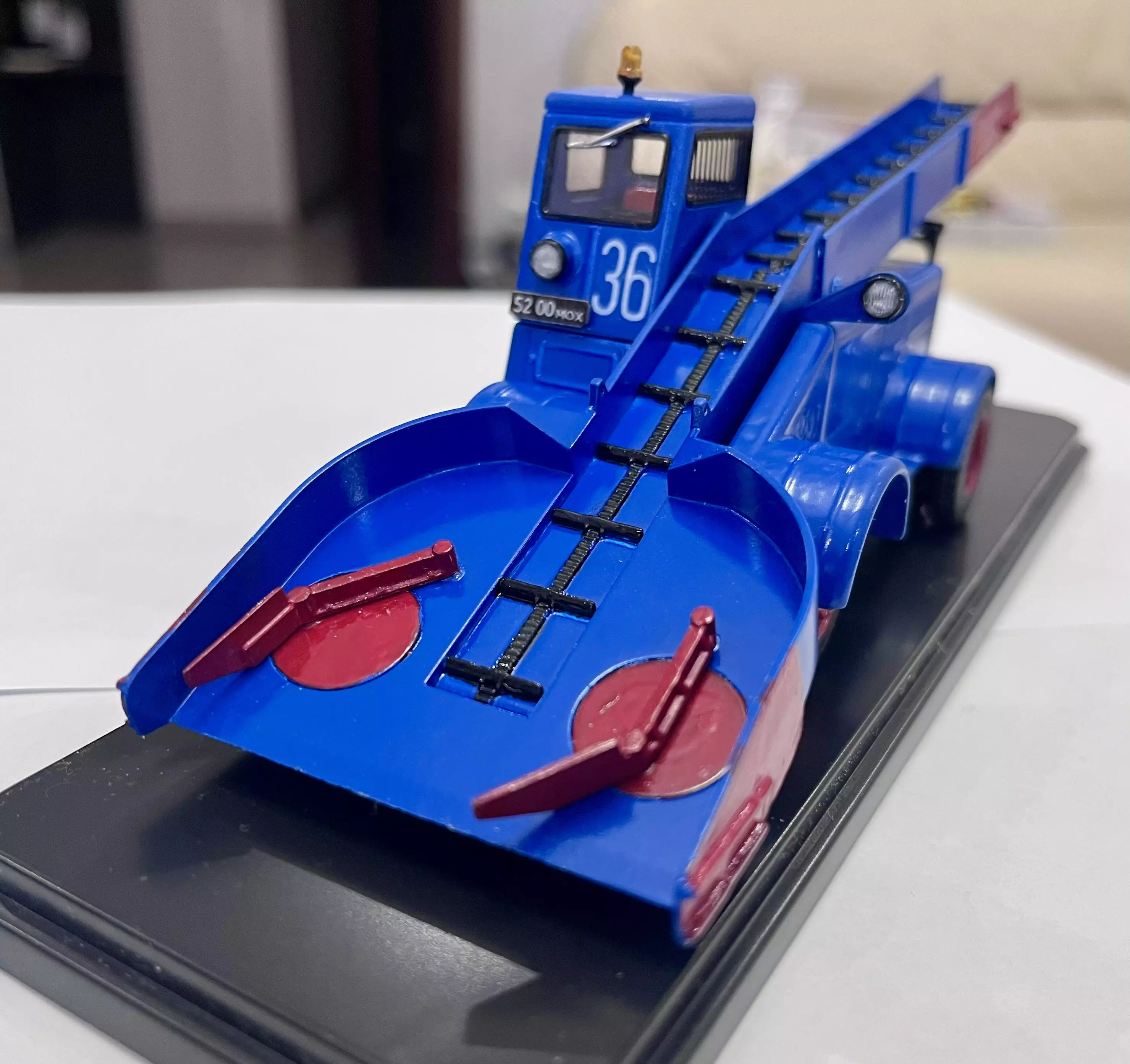 Сборная модель лесовоз с прицепом-роспуском 43204-10