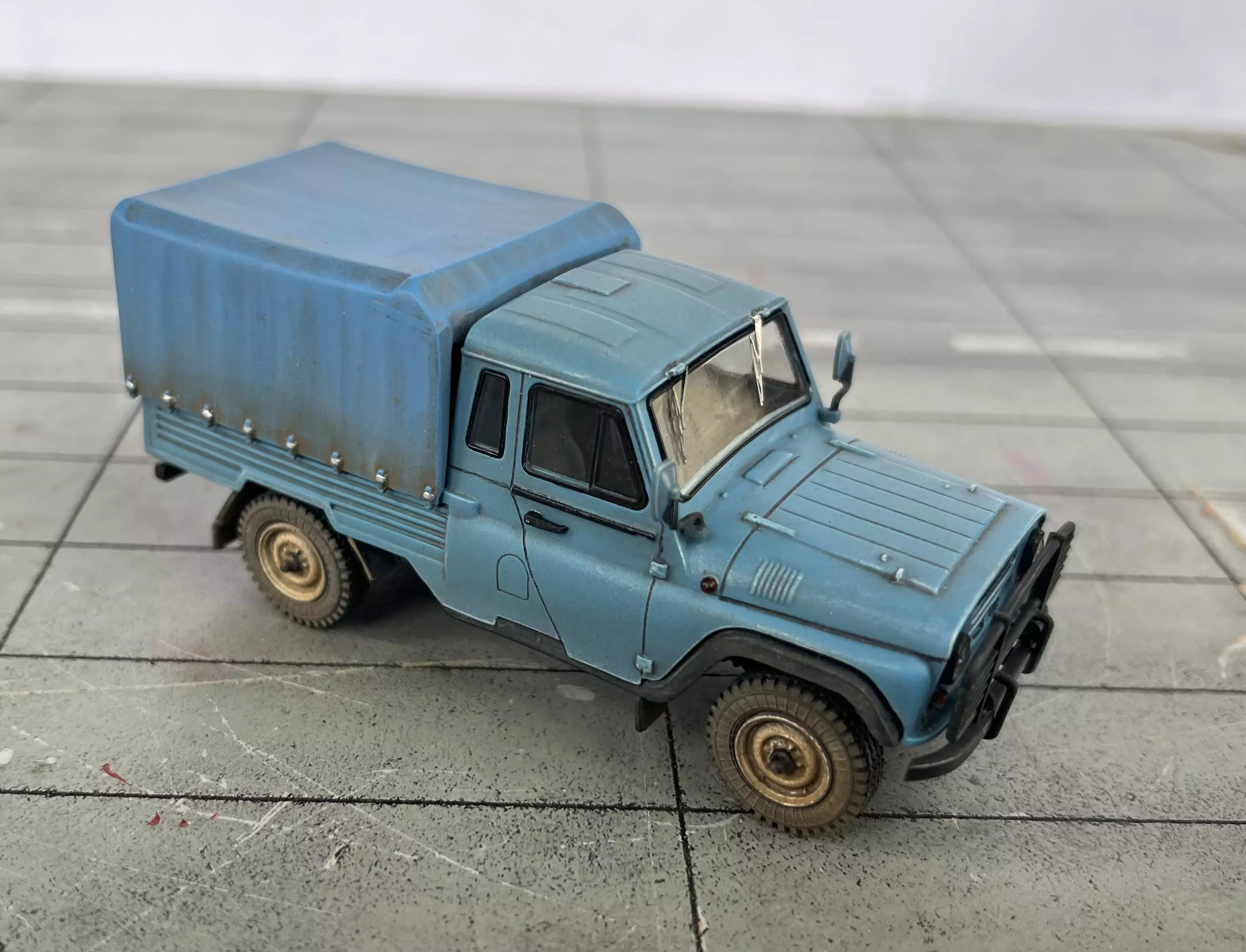 Сборная модель лесовоз с прицепом-роспуском 43204-10