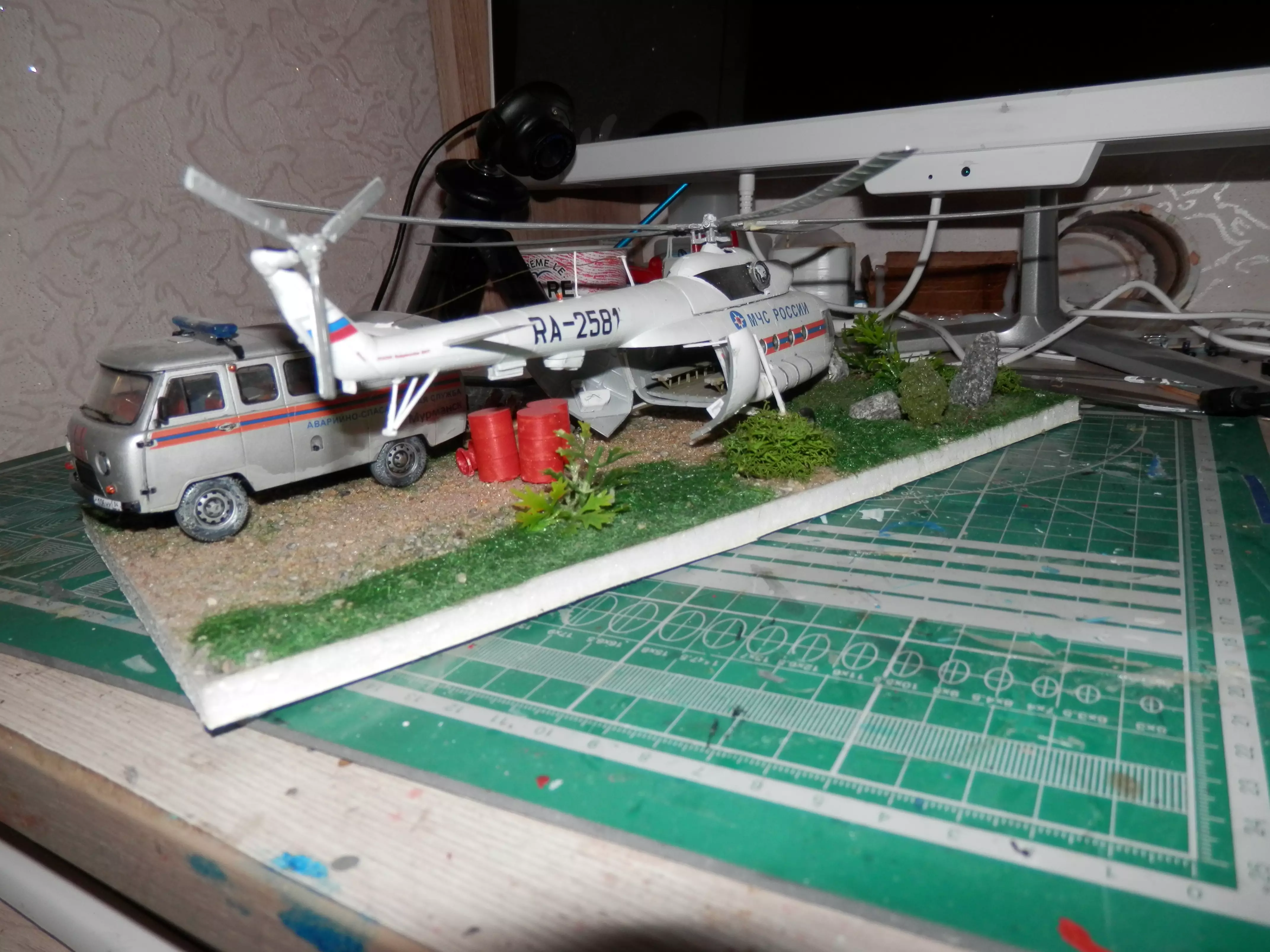 Сборная модель лесовоз с прицепом-роспуском 43204-10