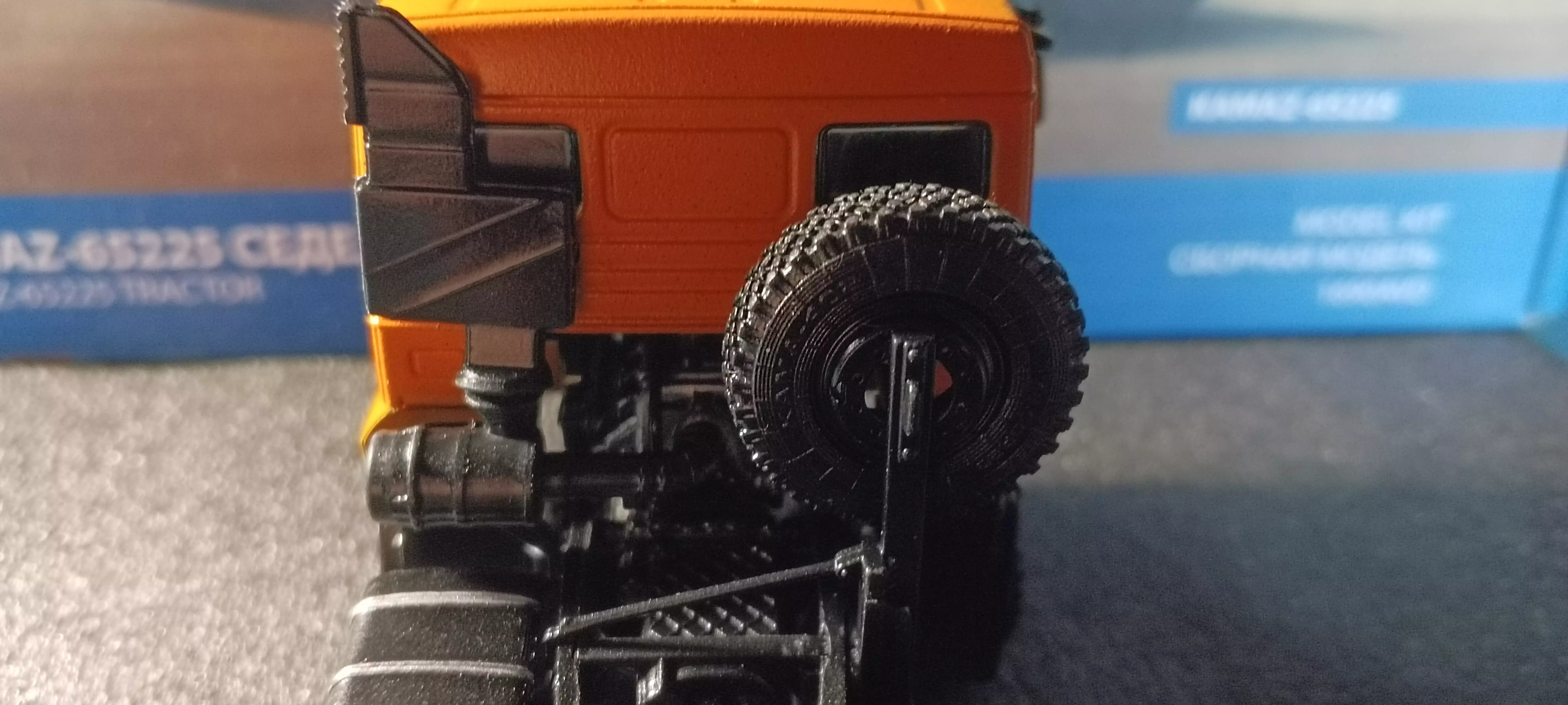 Сборная модель лесовоз с прицепом-роспуском 43204-10