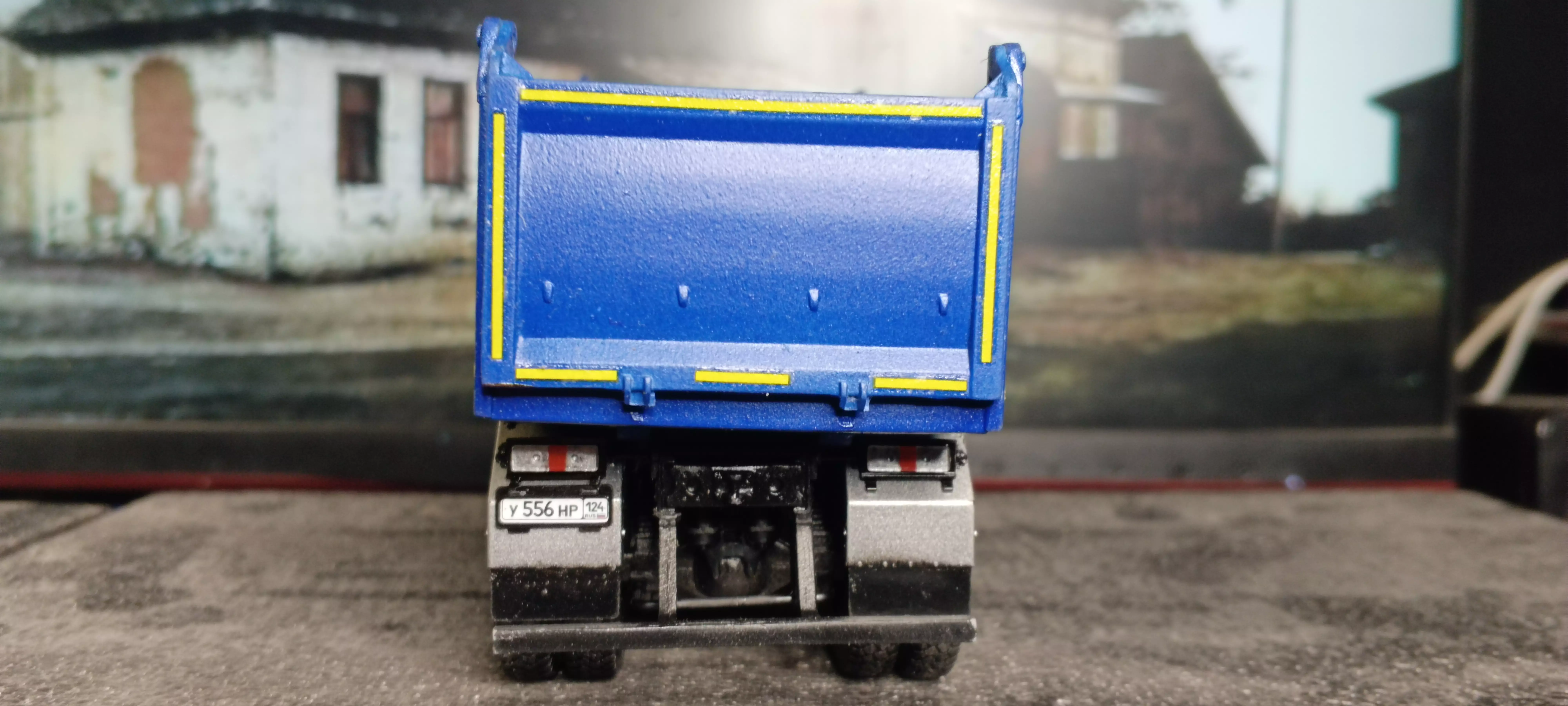 Сборная модель лесовоз с прицепом-роспуском 43204-10