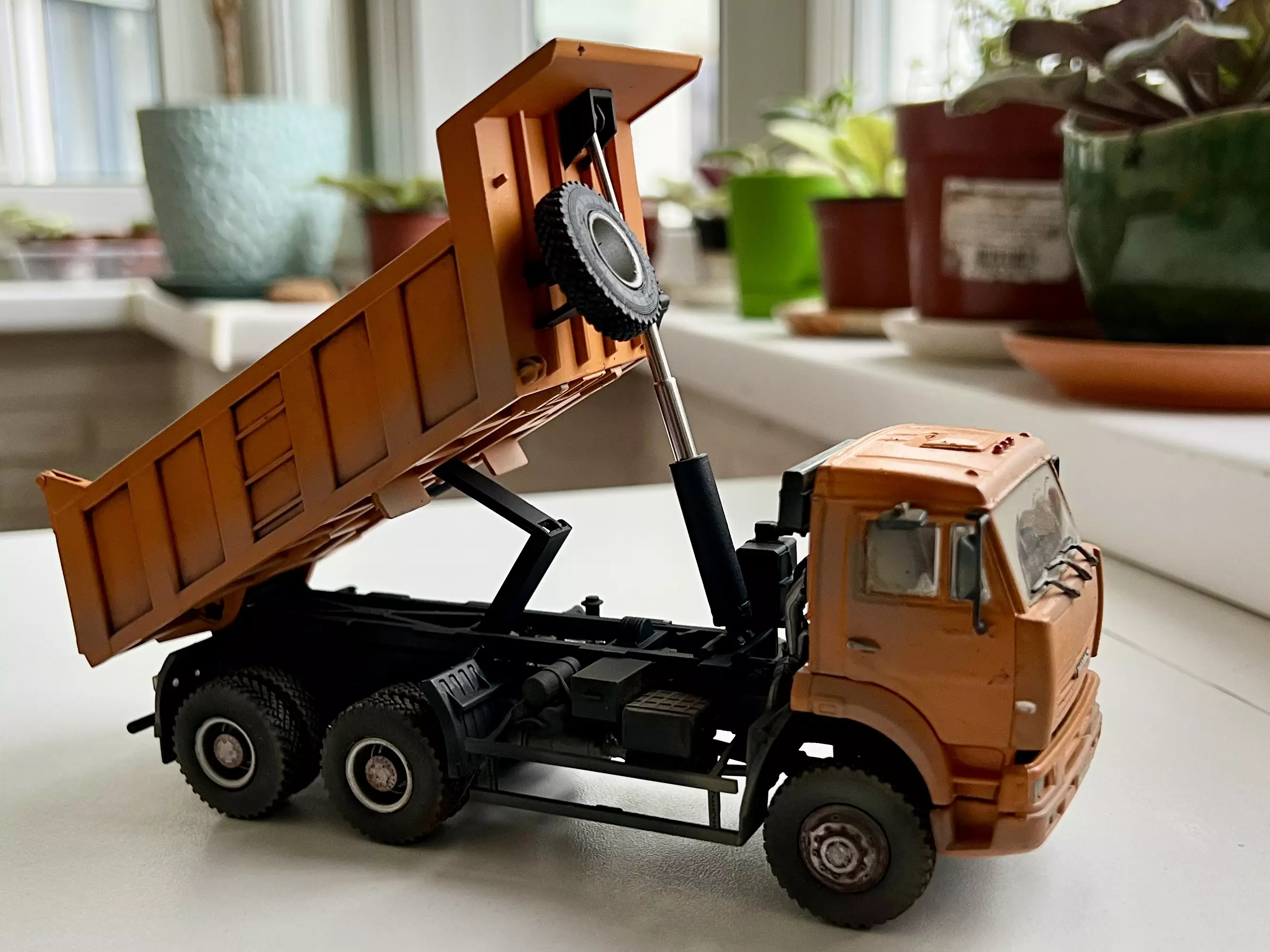 Сборная модель лесовоз с прицепом-роспуском 43204-10