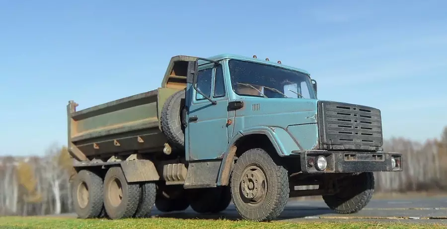 Сборная модель лесовоз с прицепом-роспуском 43204-10