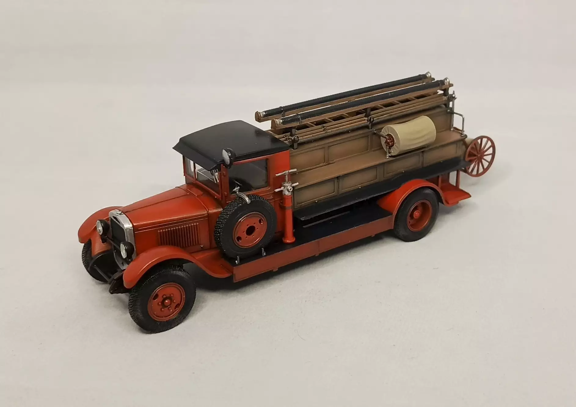 Сборная модель лесовоз с прицепом-роспуском 43204-10