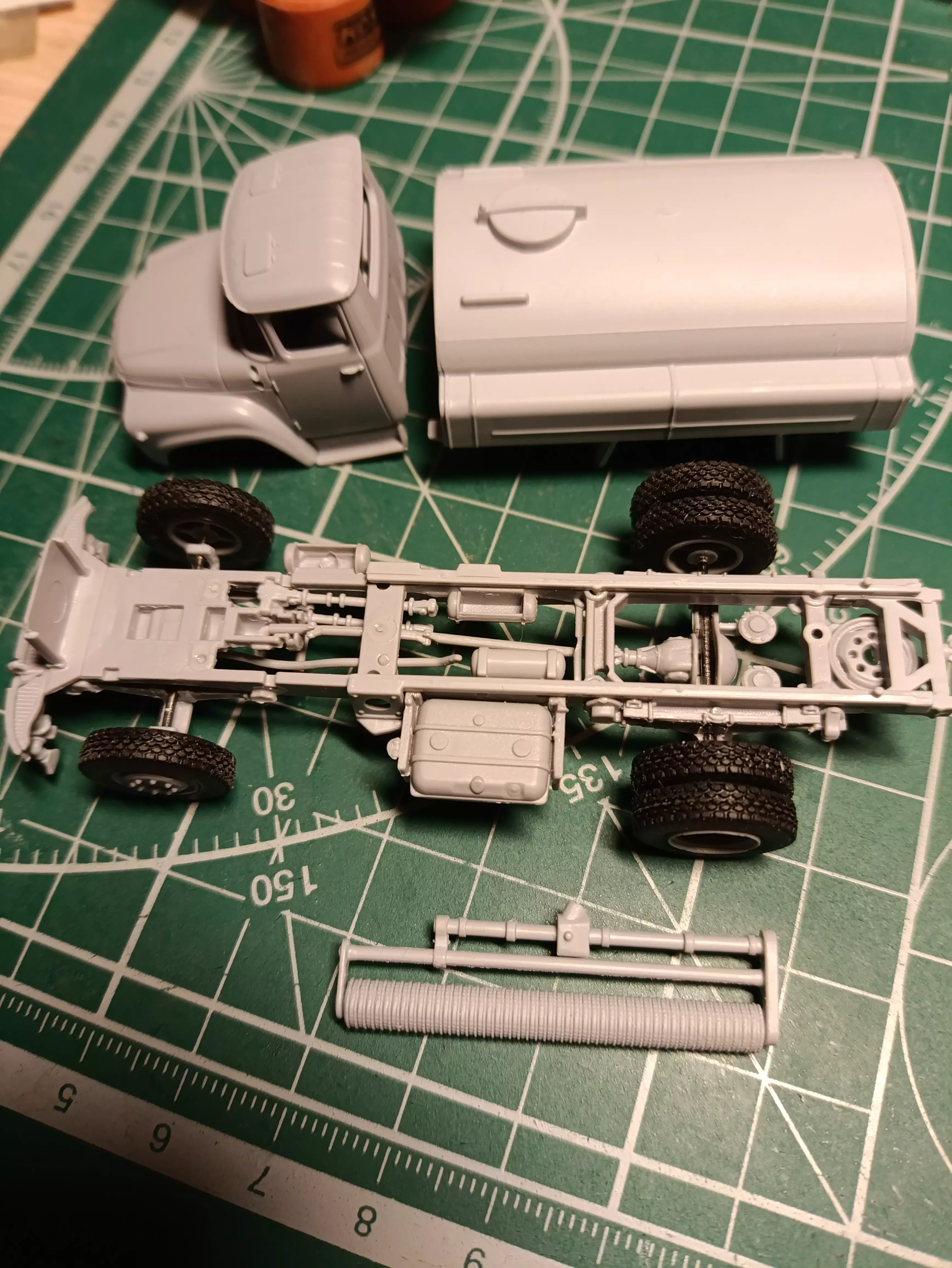 Сборная модель лесовоз с прицепом-роспуском 43204-10