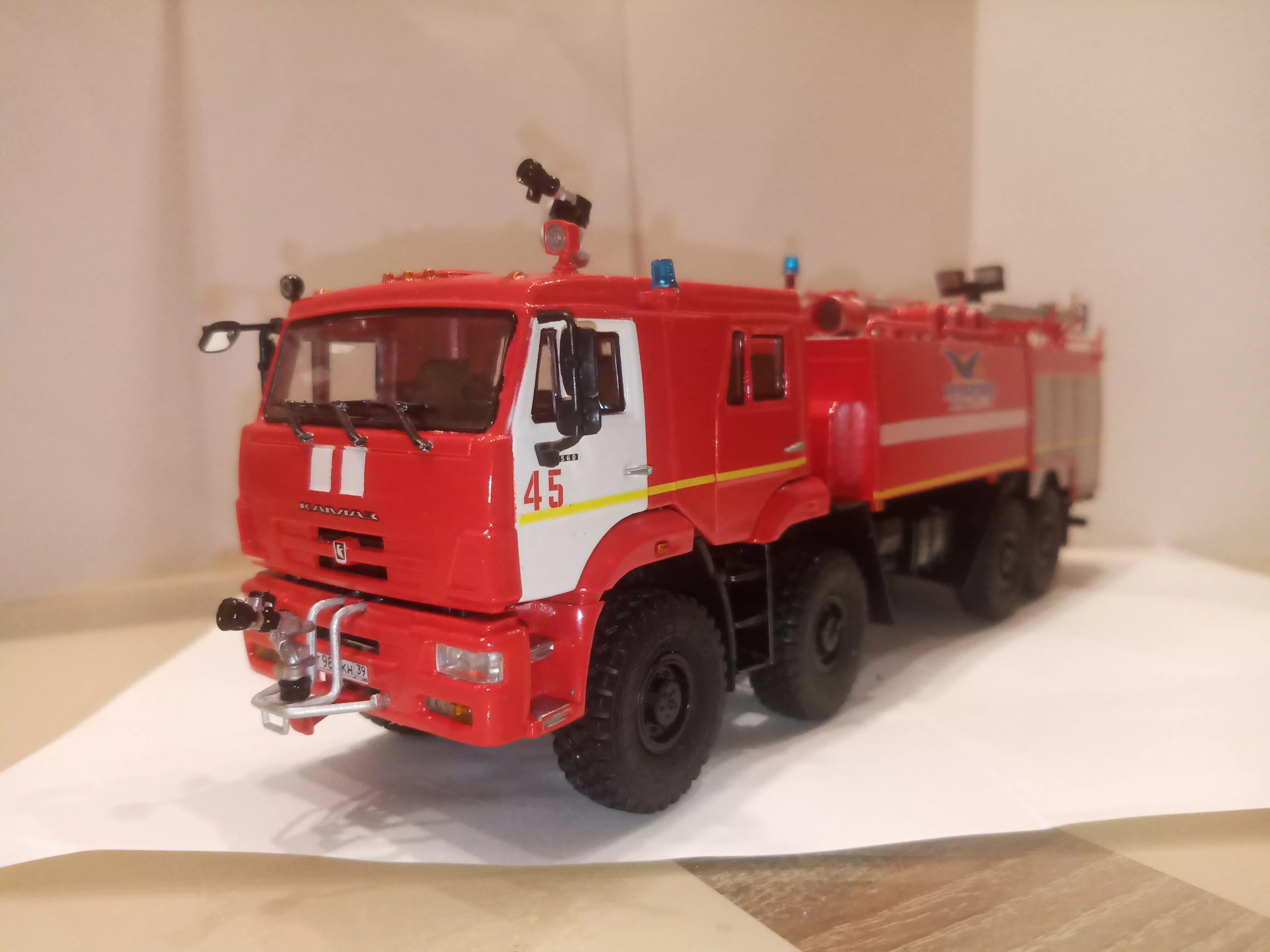 Сборная модель лесовоз с прицепом-роспуском 43204-10