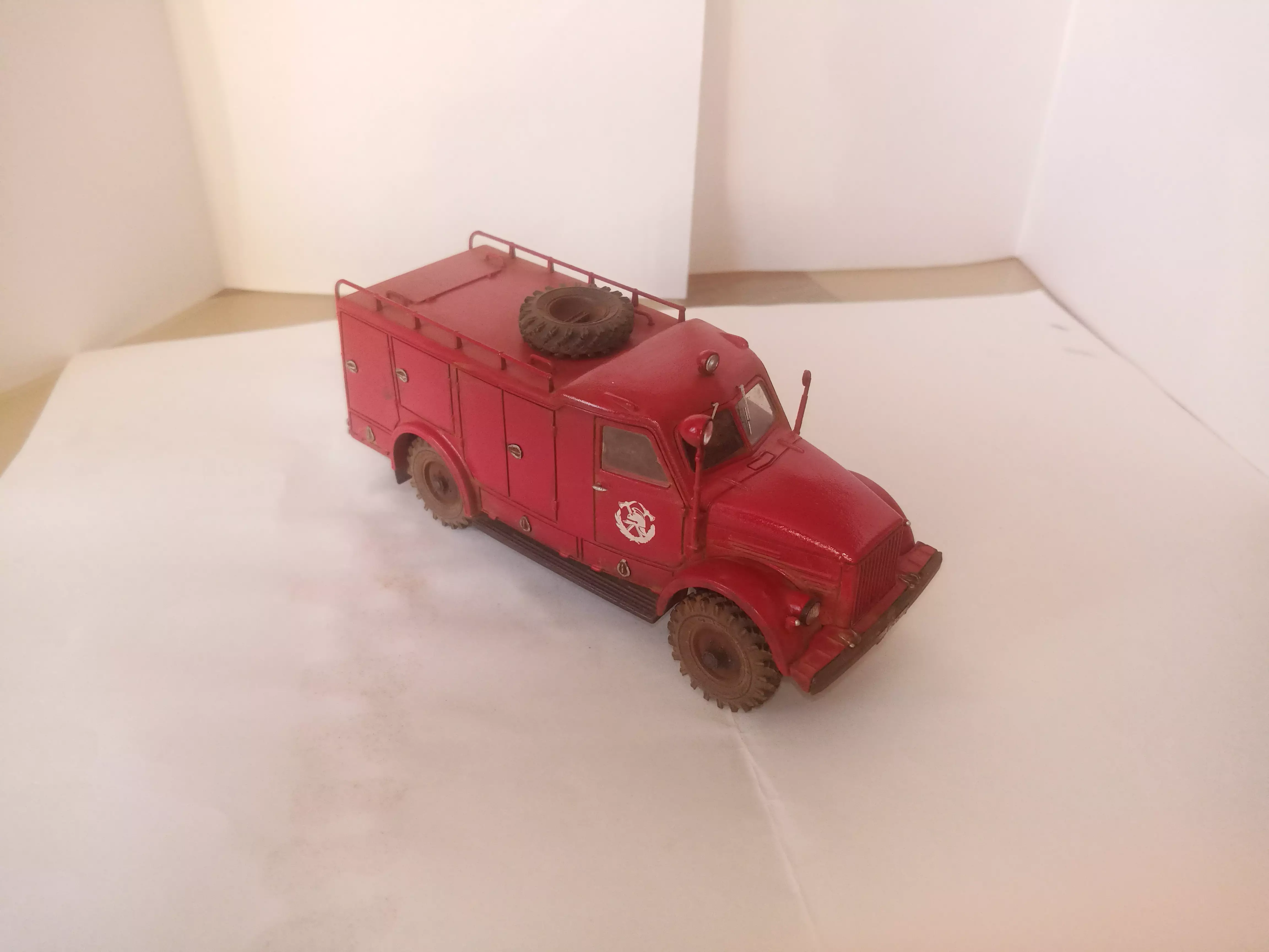 Сборная модель лесовоз с прицепом-роспуском 43204-10