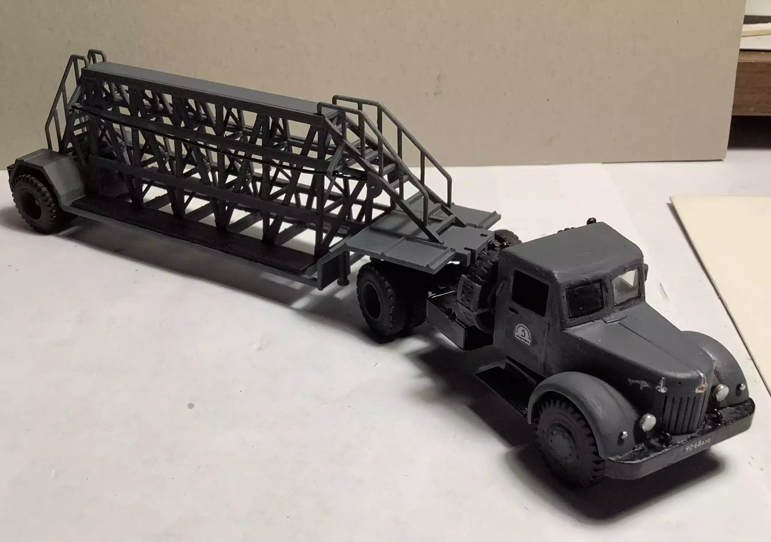 Сборная модель лесовоз с прицепом-роспуском 43204-10