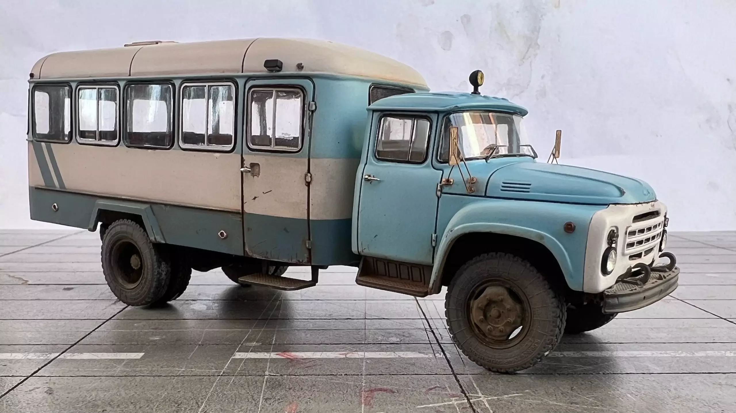 Сборная модель лесовоз с прицепом-роспуском 43204-10