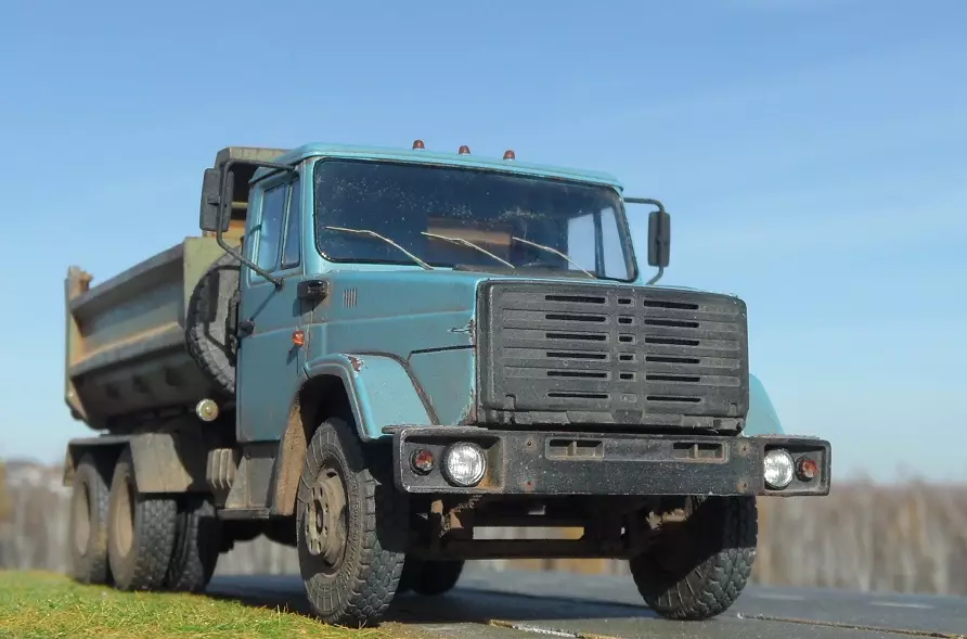 Сборная модель лесовоз с прицепом-роспуском 43204-10