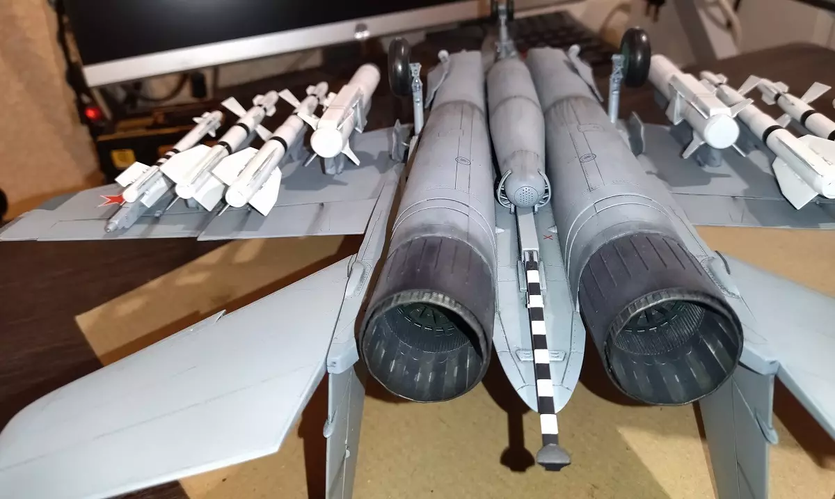 Сборная модель лесовоз с прицепом-роспуском 43204-10