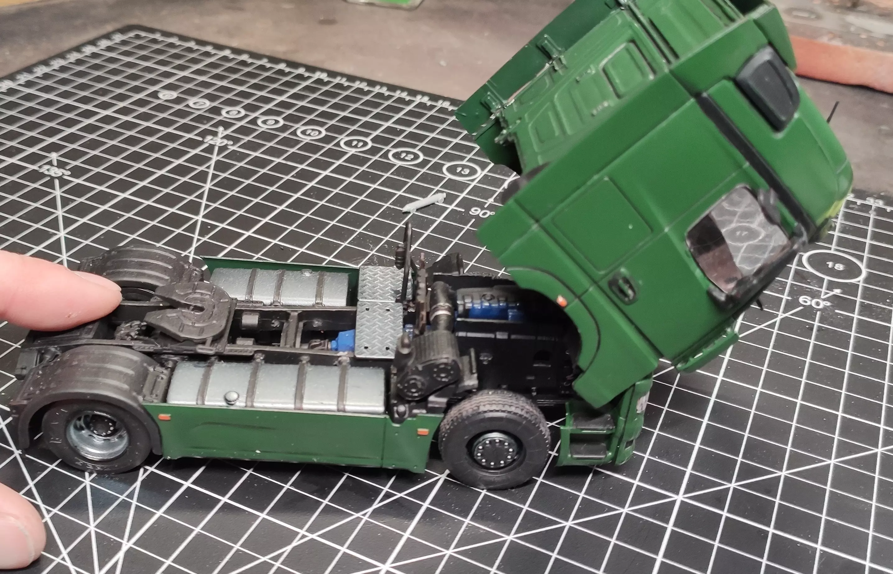 Сборная модель лесовоз с прицепом-роспуском 43204-10