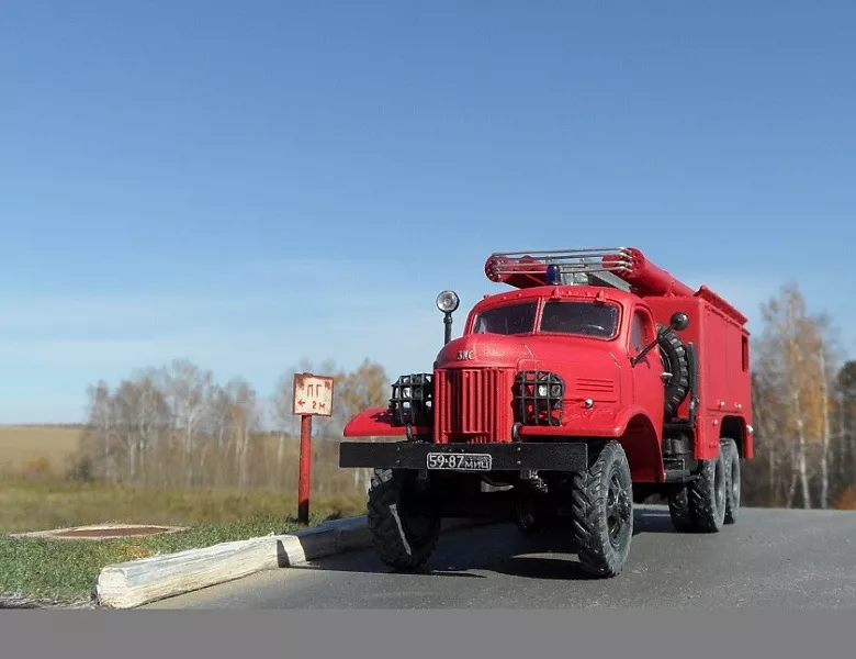 Сборная модель Пожарный автомобиль ПМЗ-16